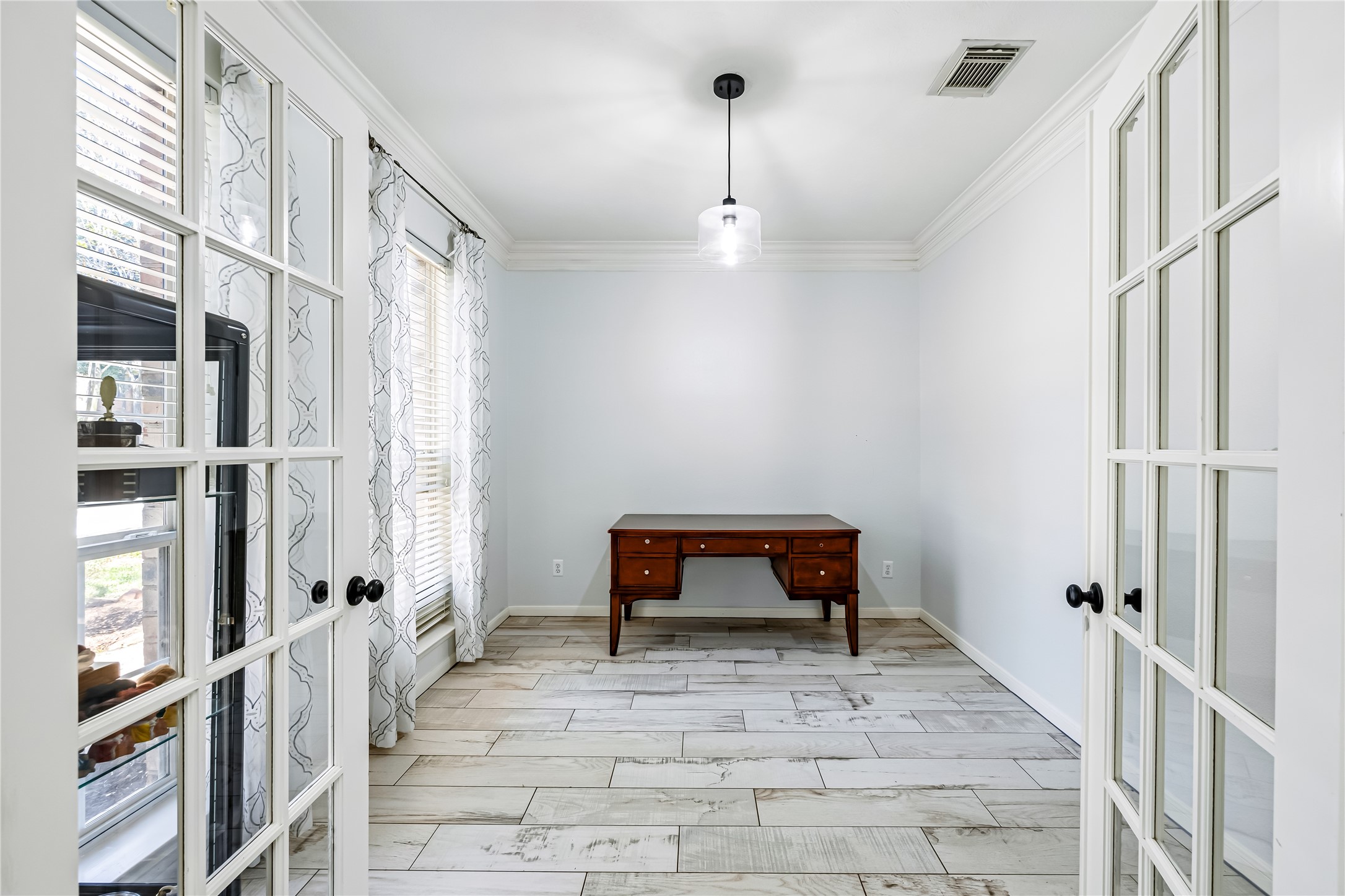 136 S Goldenvine Circle, The Woodlands, TX 77382