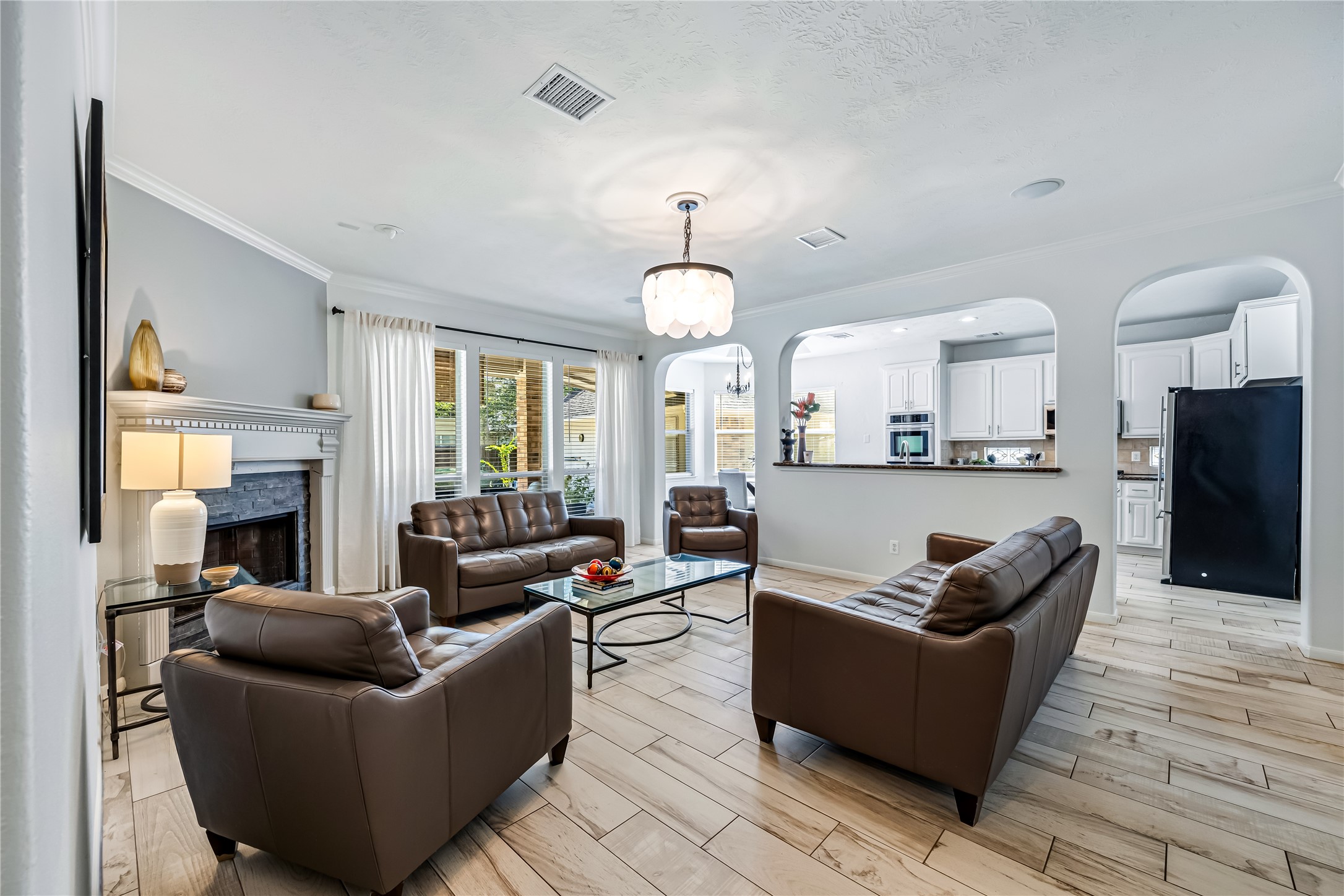 136 S Goldenvine Circle, The Woodlands, TX 77382