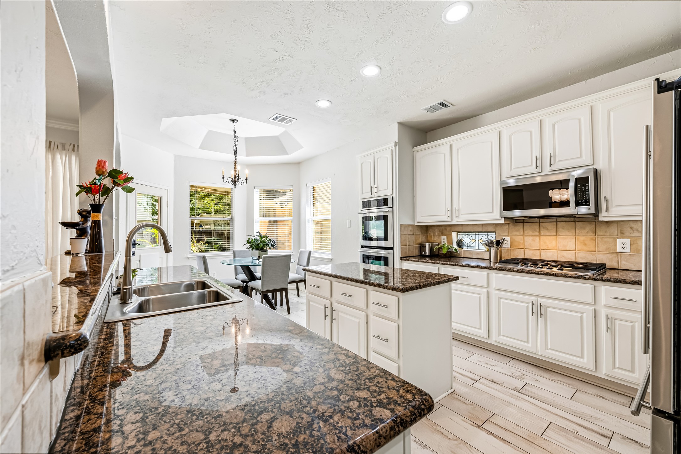 136 S Goldenvine Circle, The Woodlands, TX 77382
