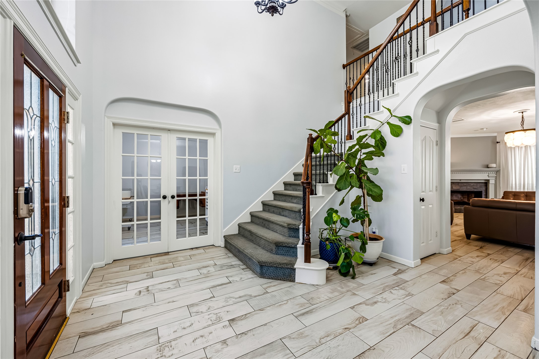 136 S Goldenvine Circle, The Woodlands, TX 77382