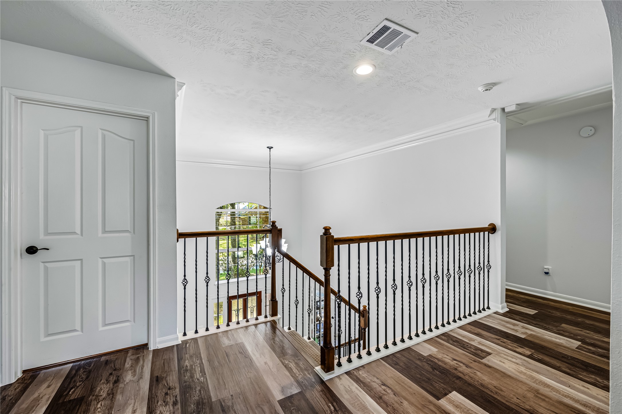 136 S Goldenvine Circle, The Woodlands, TX 77382