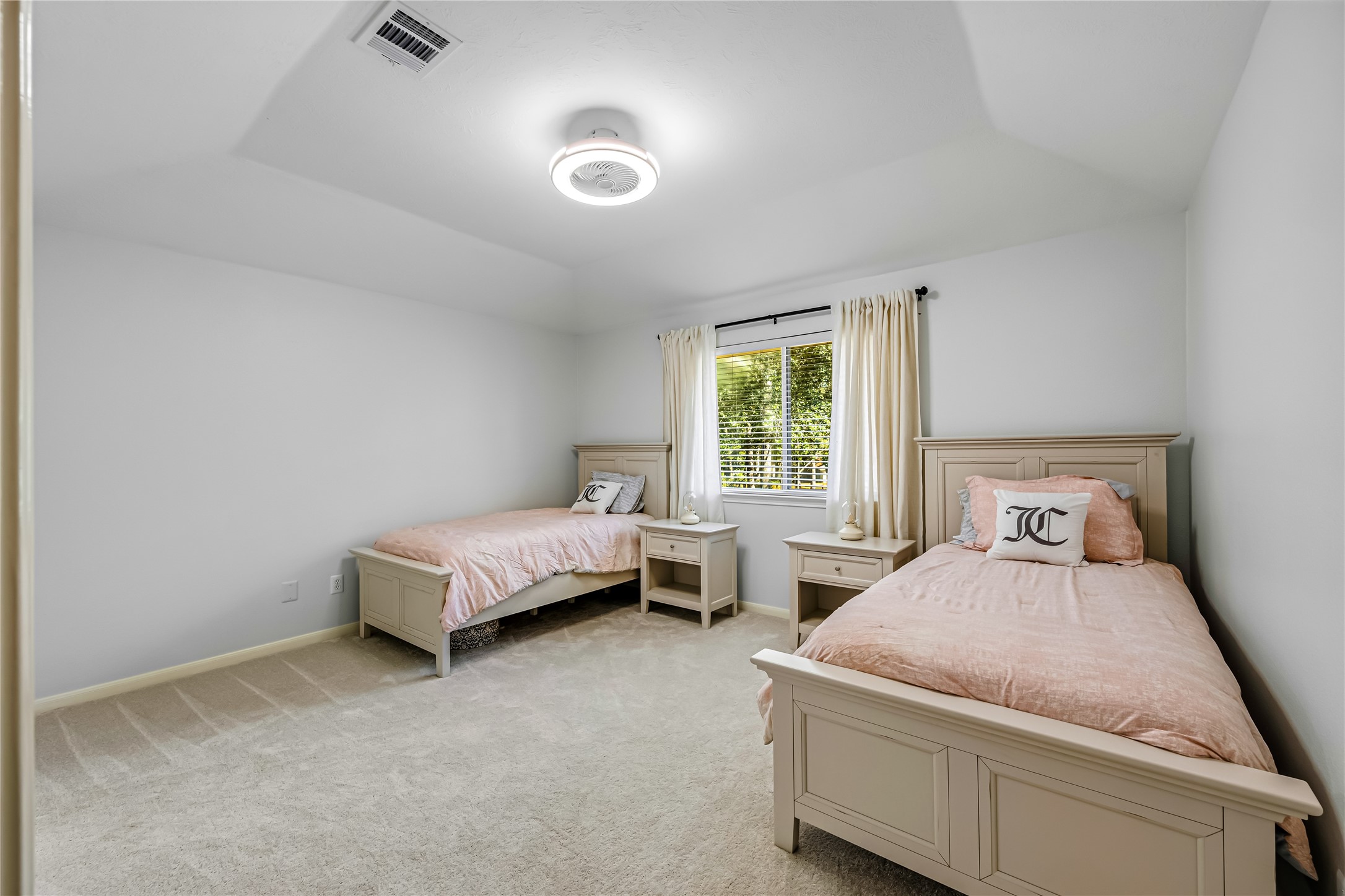 136 S Goldenvine Circle, The Woodlands, TX 77382