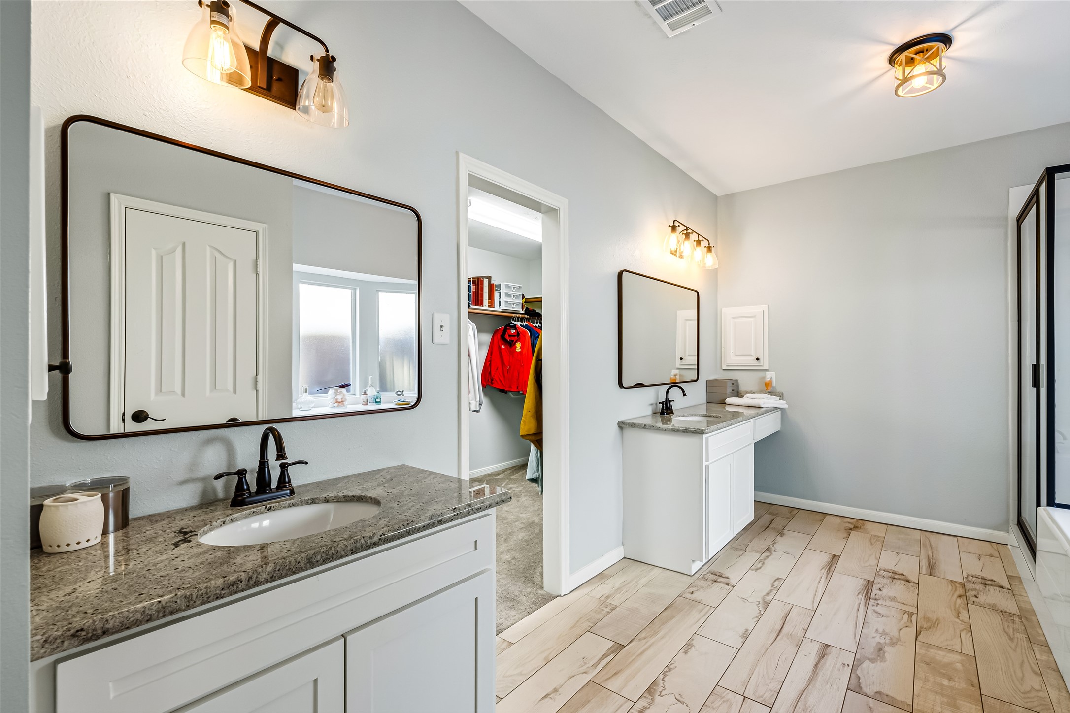 136 S Goldenvine Circle, The Woodlands, TX 77382
