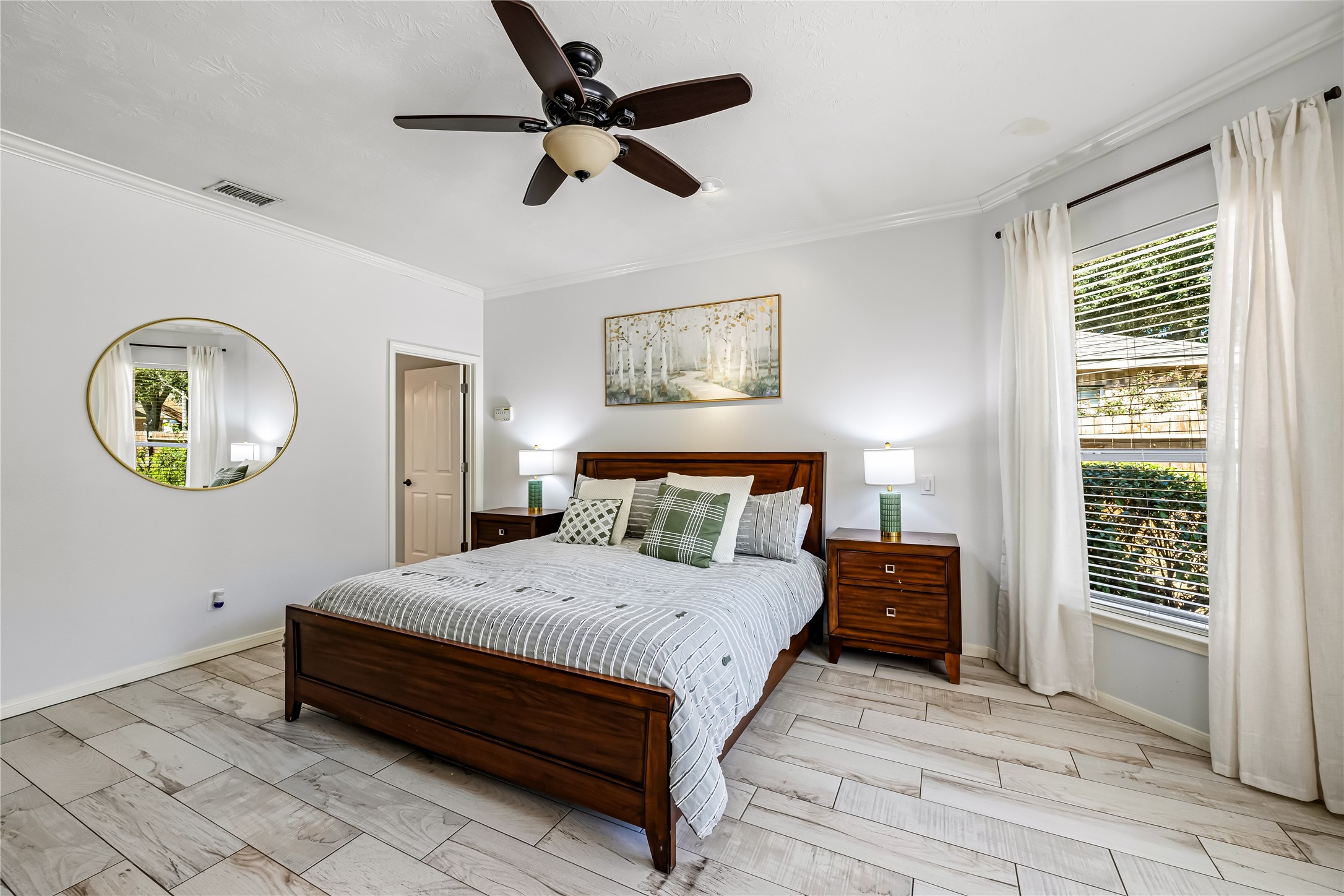 136 S Goldenvine Circle, The Woodlands, TX 77382