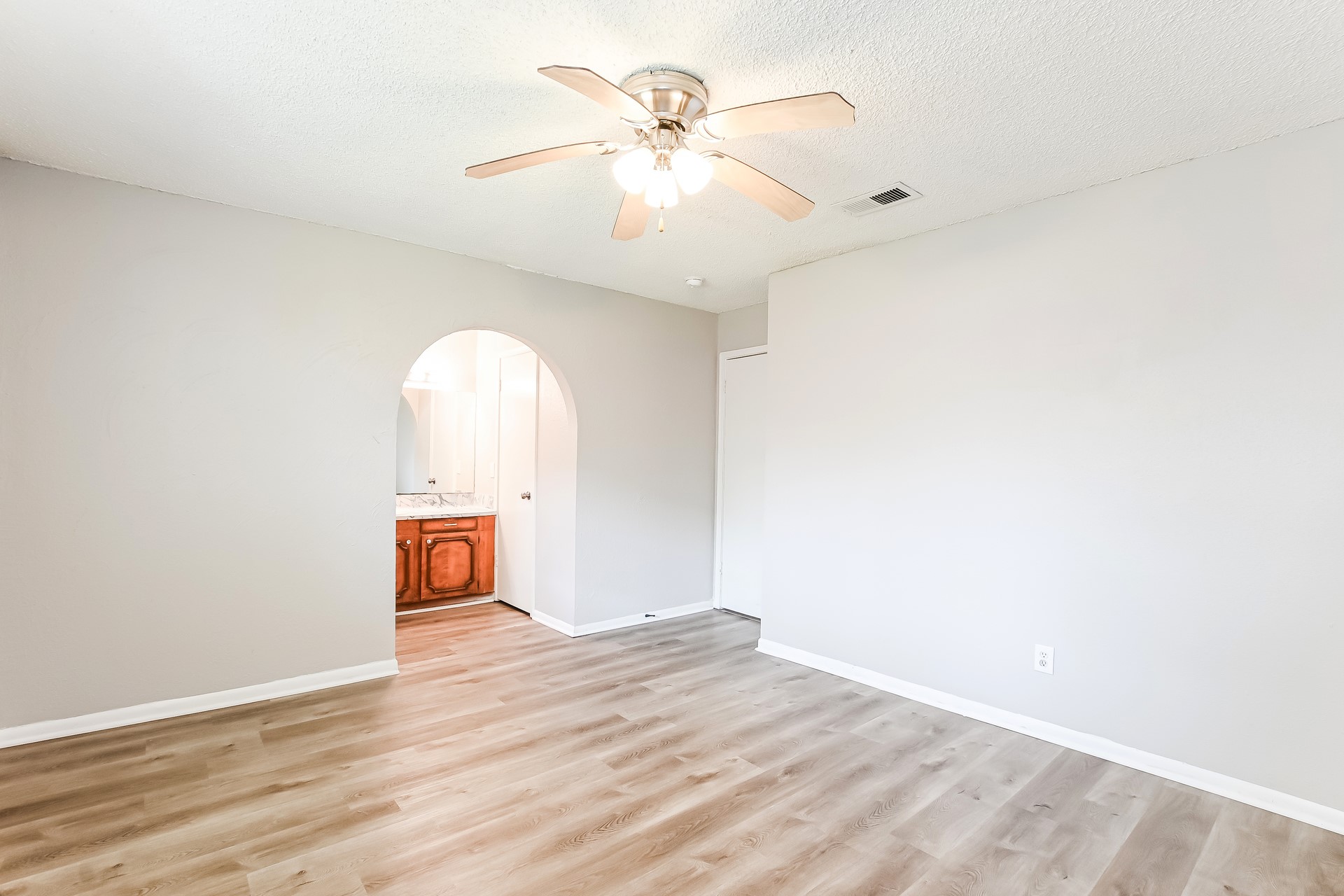 2811 26th Street, Dickinson, TX 77539