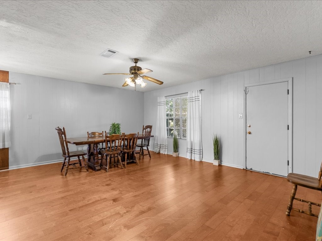 Nice open living /Dinning
 Room