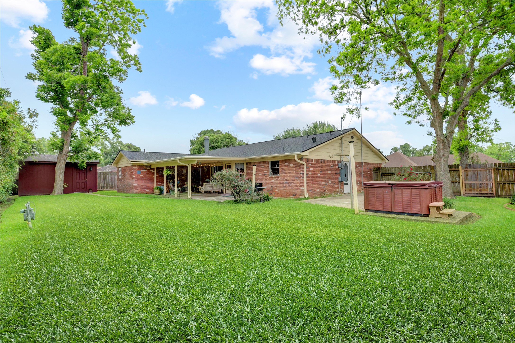 8026 Leigh Road, Hitchcock, TX 77563