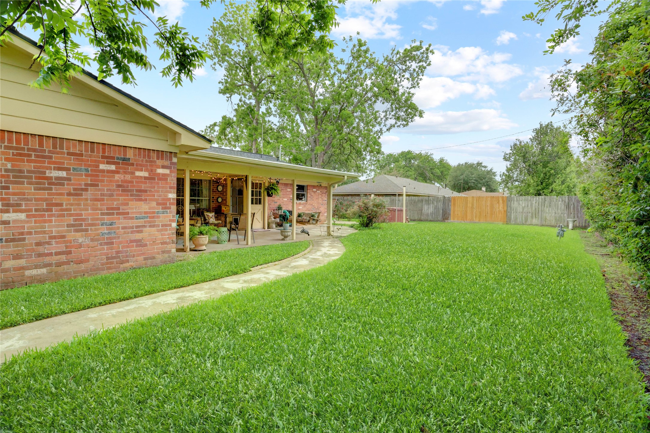 8026 Leigh Road, Hitchcock, TX 77563