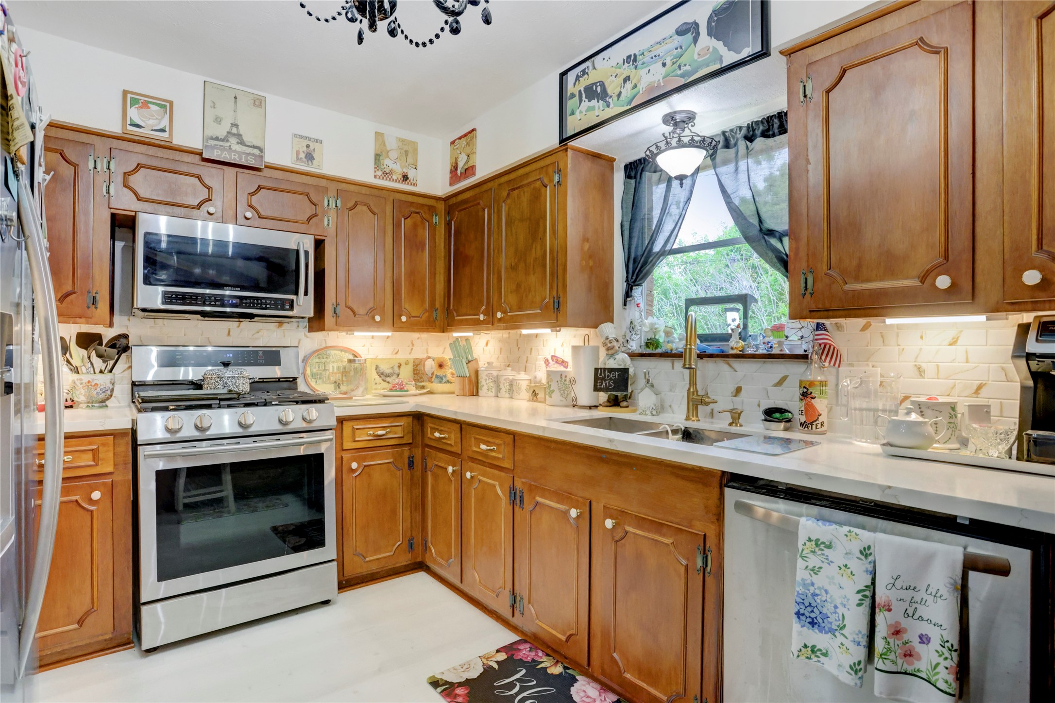 8026 Leigh Road, Hitchcock, TX 77563 8026 Leigh Road, Hitchcock, TX 77563