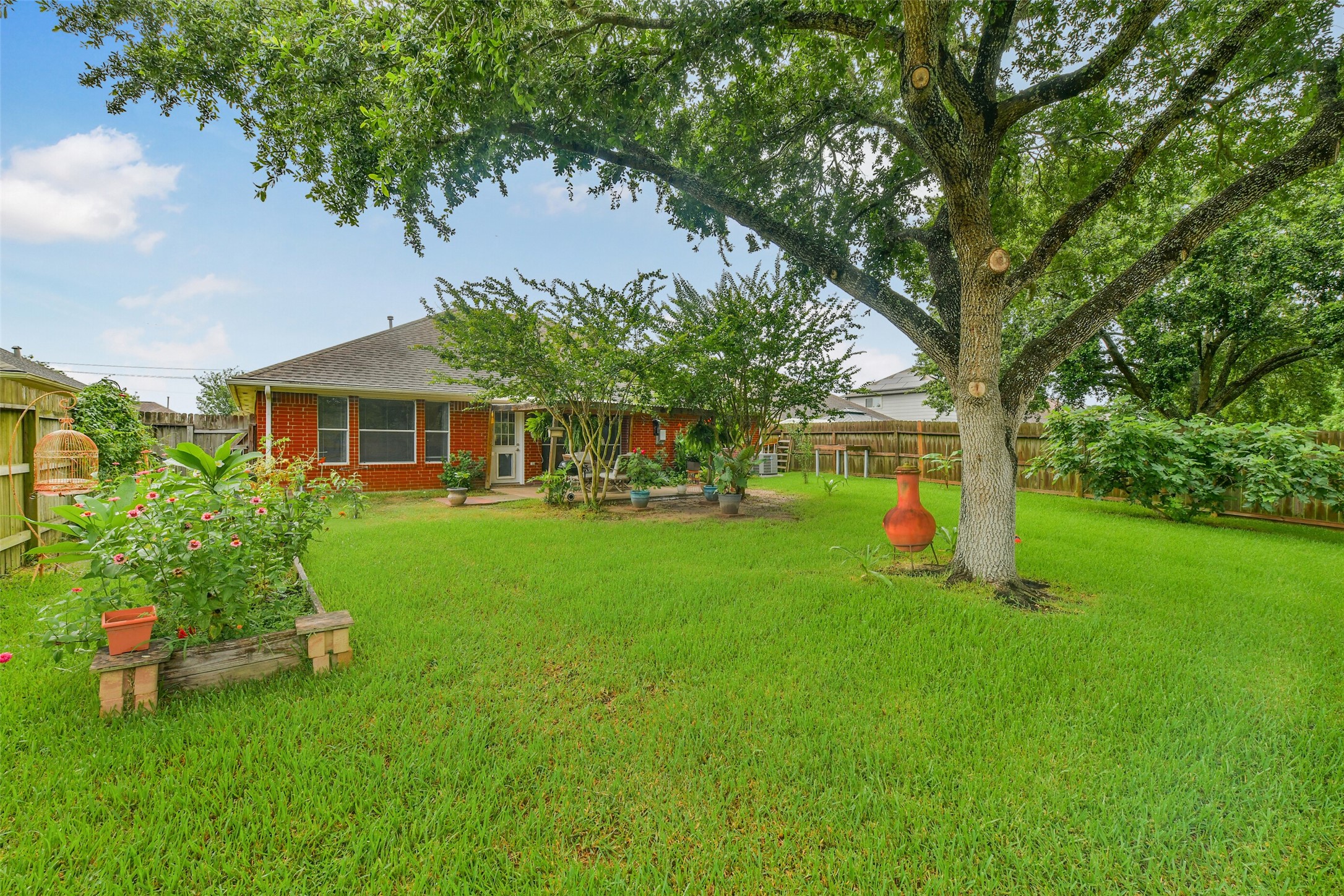 203 Green Isle Avenue, Dickinson, TX 77539