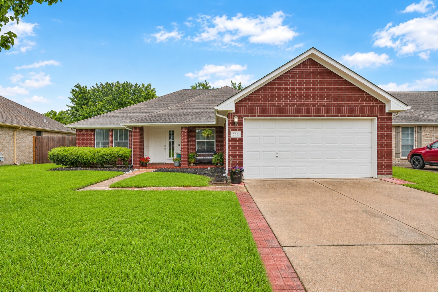 203 Green Isle Avenue, Dickinson, TX 77539