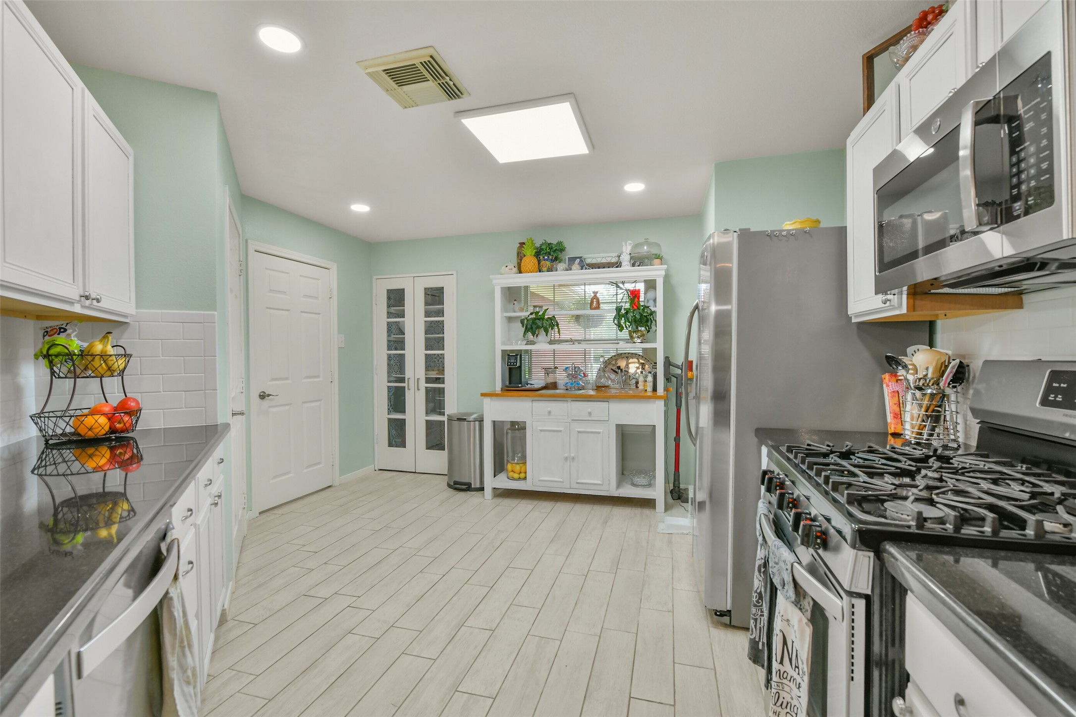 203 Green Isle Avenue, Dickinson, TX 77539