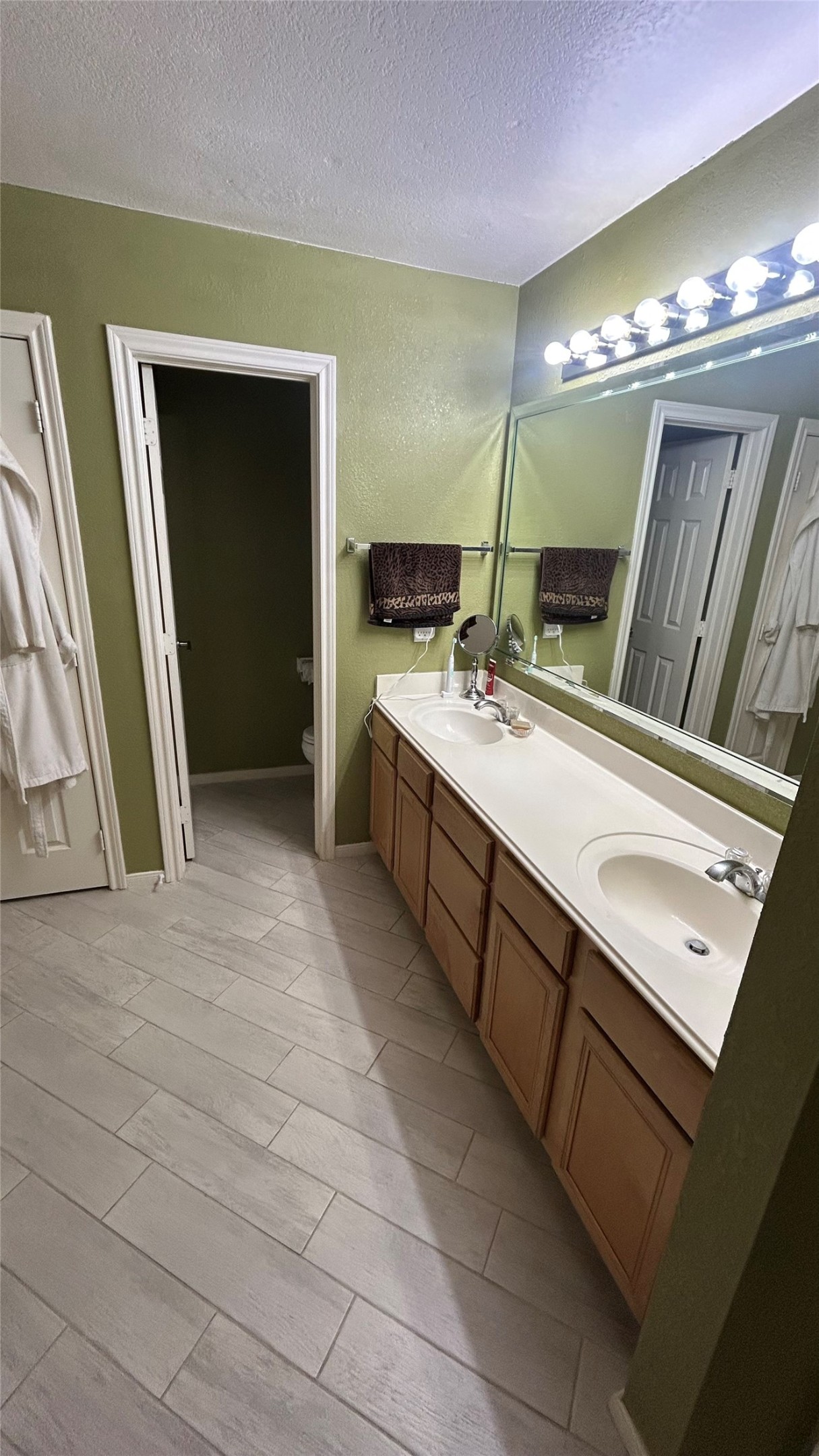 203 Green Isle Avenue, Dickinson, TX 77539