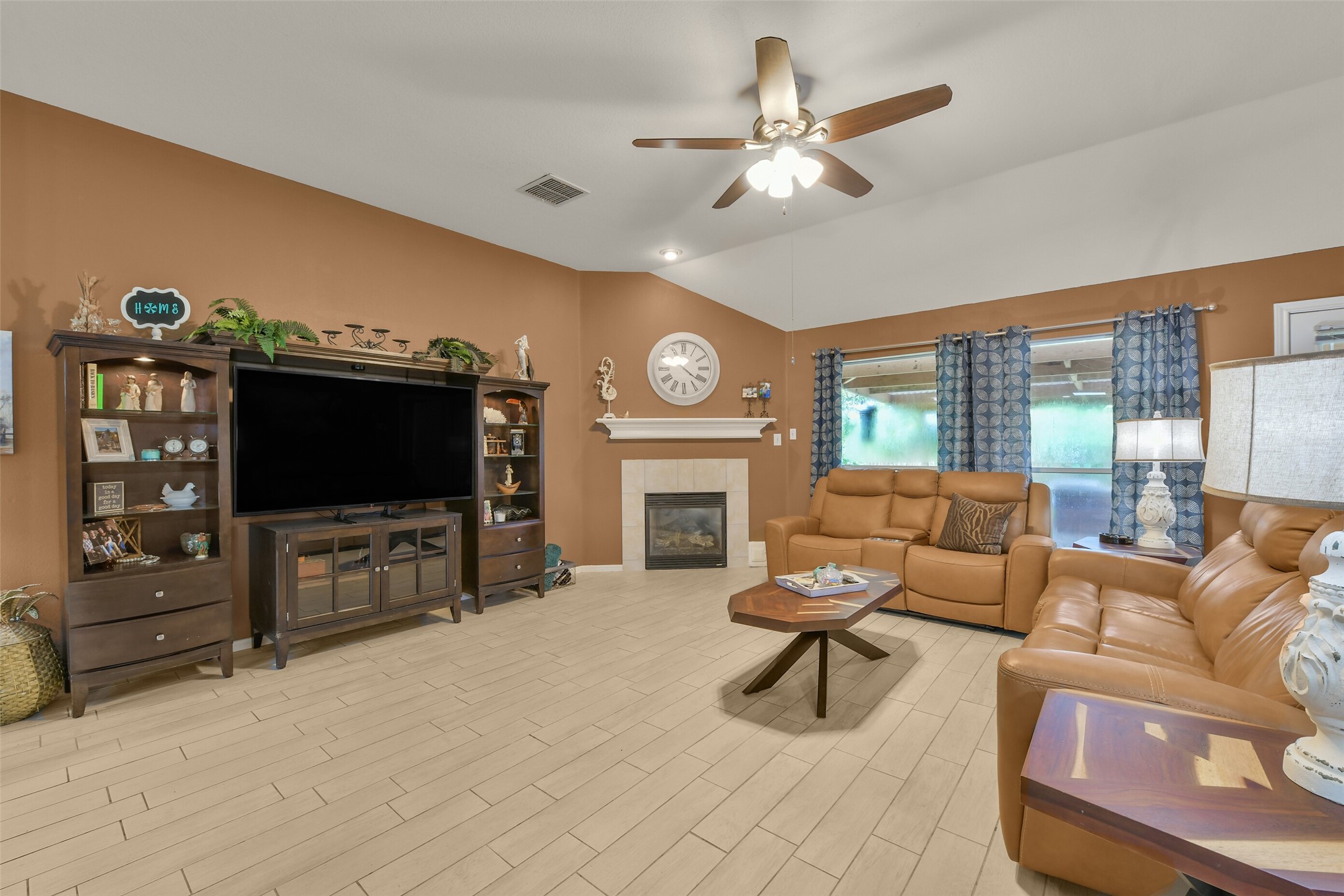 203 Green Isle Avenue, Dickinson, TX 77539