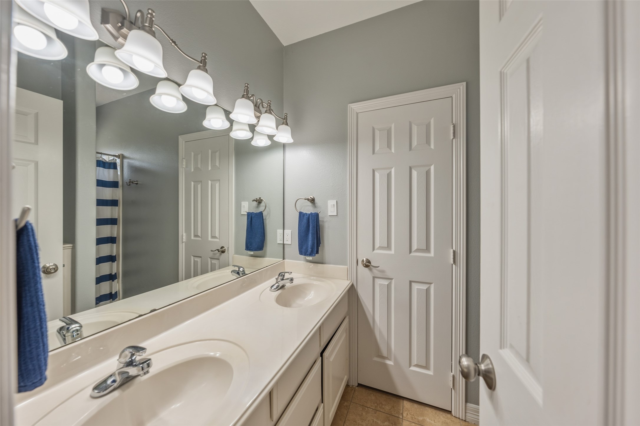 Jack N Jill Bathroom