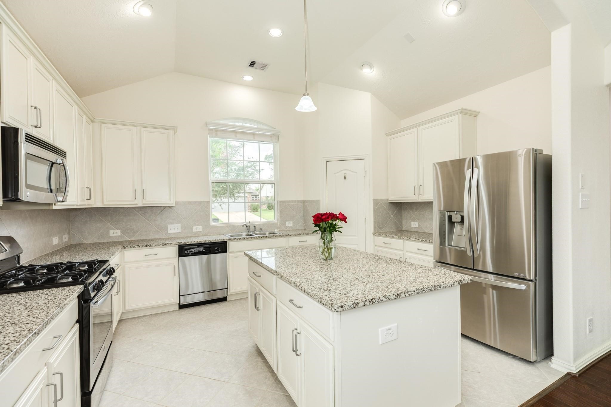 101 Long Meadow Court, Clute, TX 77531