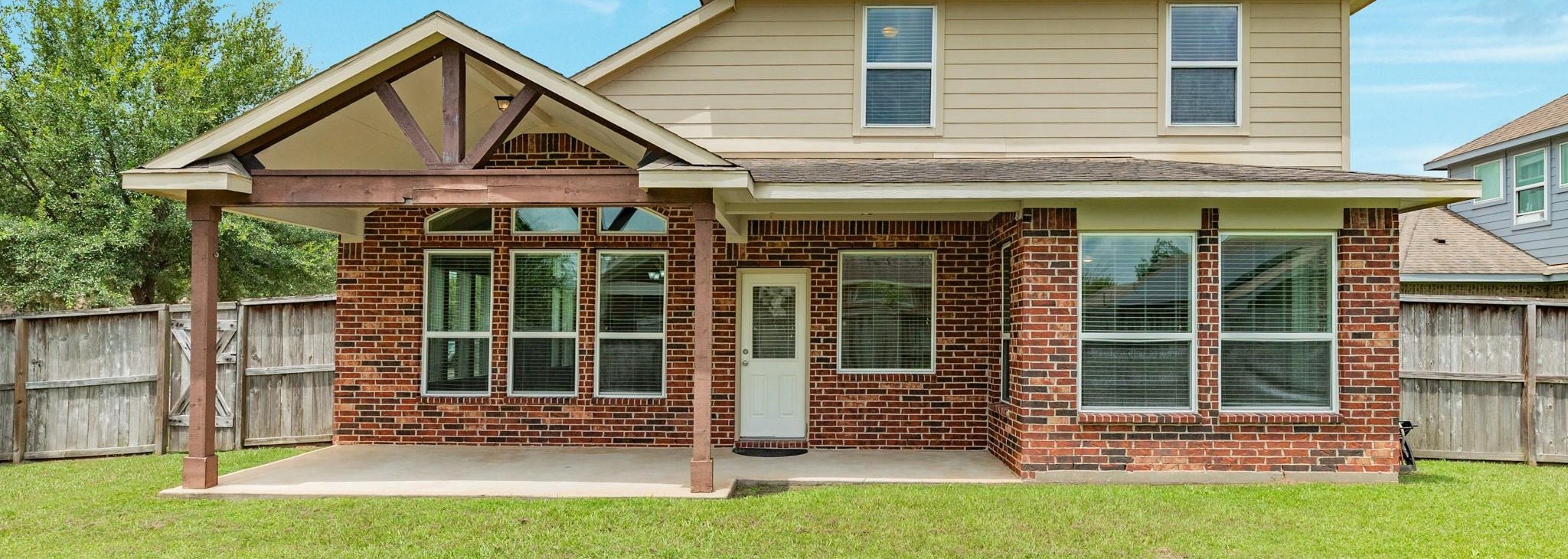 101 Long Meadow Court, Clute, TX 77531