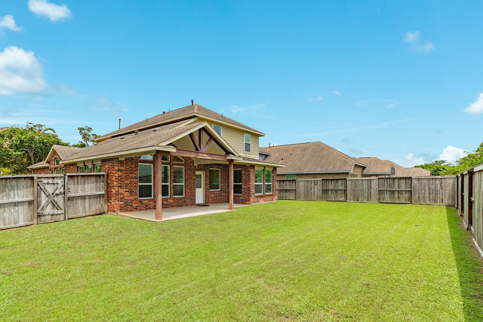 101 Long Meadow Court, Clute, TX 77531