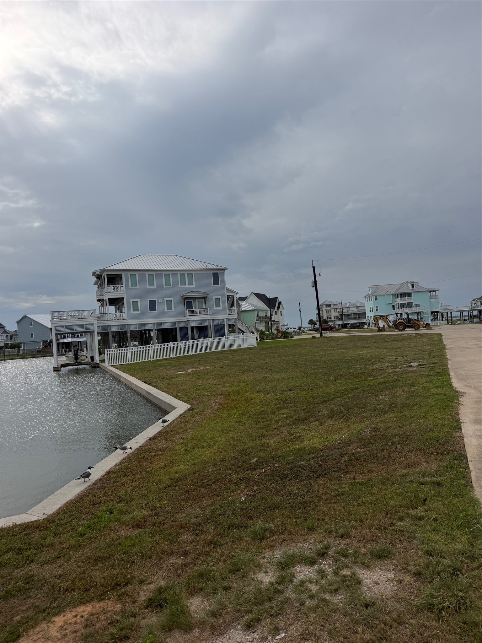 411 Neptune Circle, Tiki Island, TX 77554
