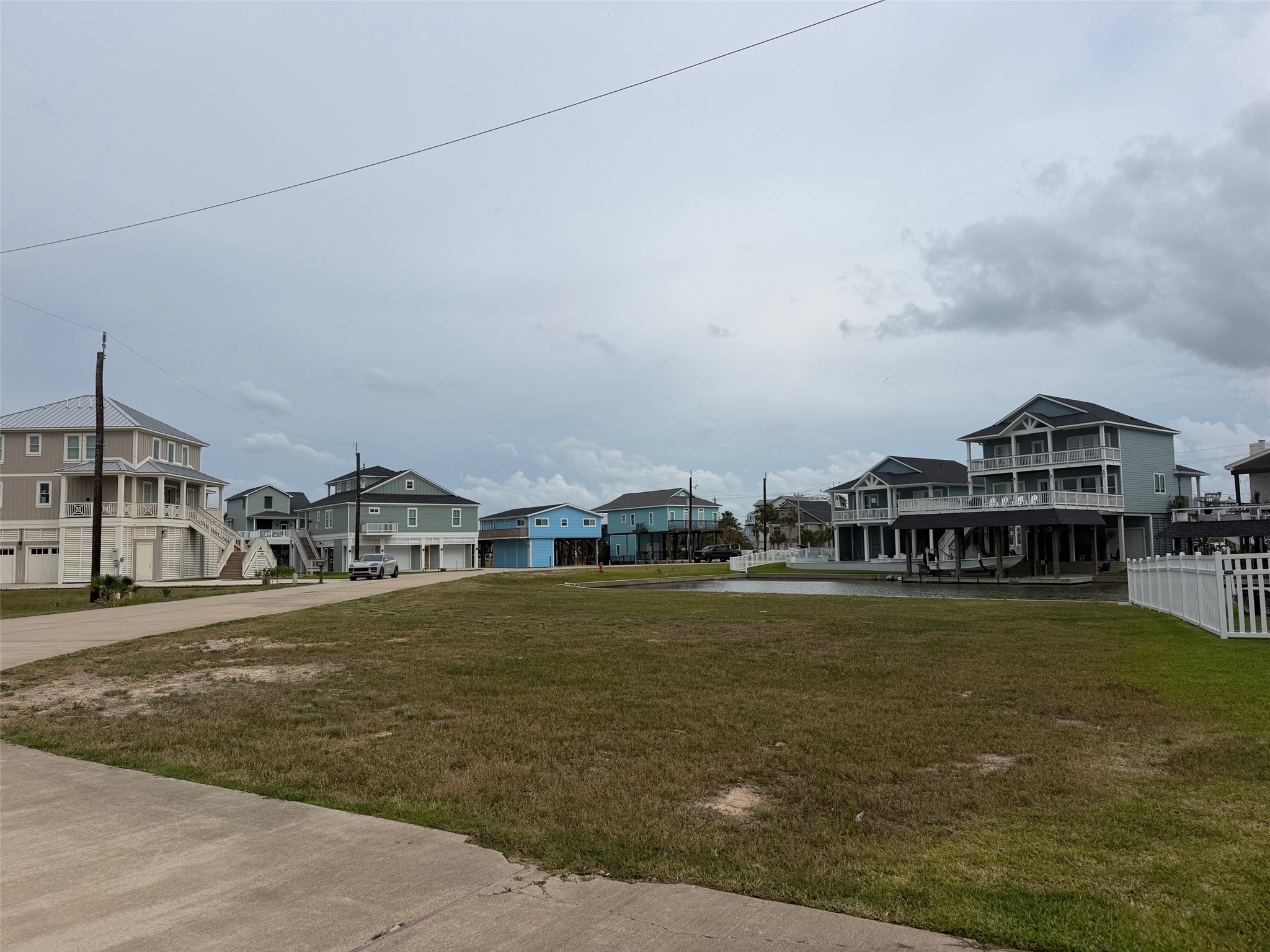 411 Neptune Circle, Tiki Island, TX 77554