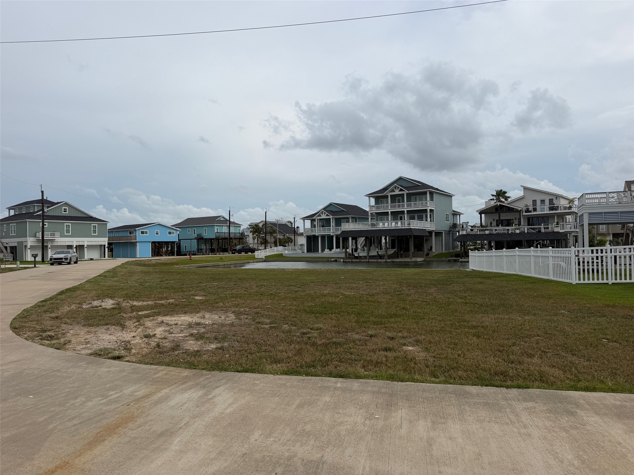 411 Neptune Circle, Tiki Island, TX 77554
