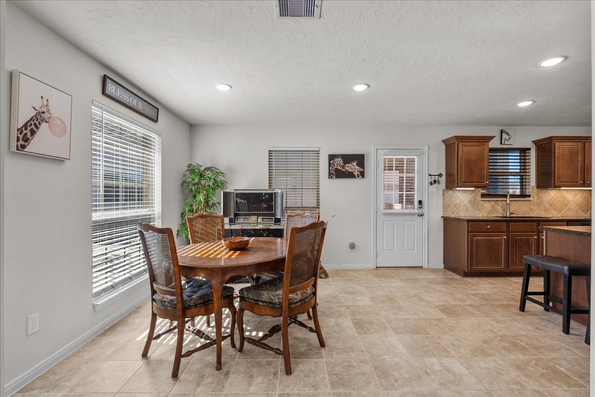 Breakfast area
