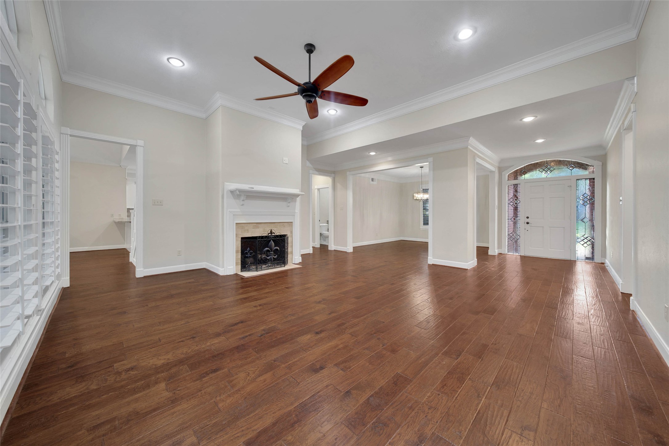 This spacious living room is approx 20x19 and has tall ceilings, gaslog fireplace and views of the covered patio and pool. This spacious living room is approx 20x19 and has tall ceilings, gaslog fireplace and views of the covered patio and pool.
