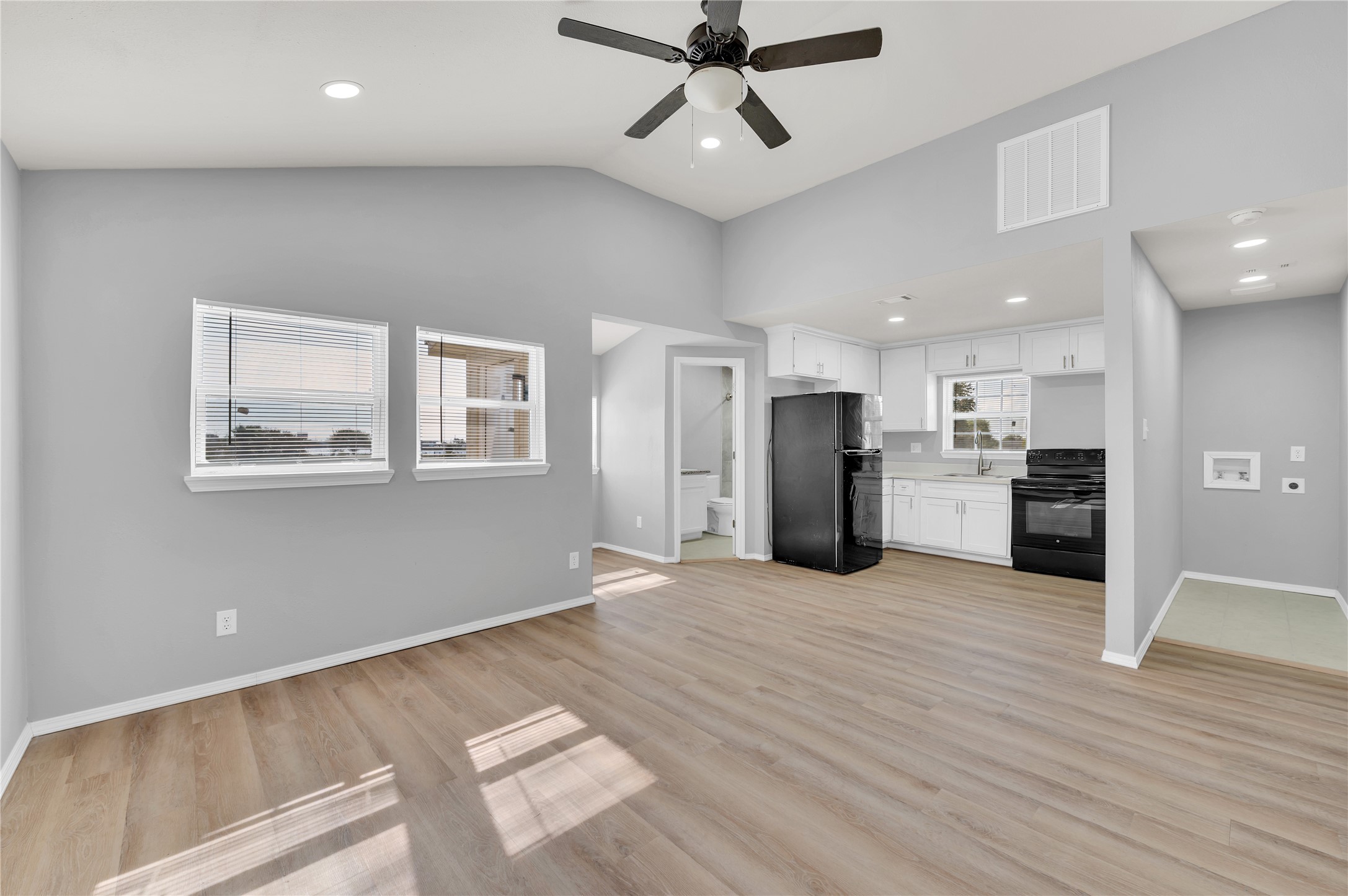 7003 Schlitz Lane, #B, Hitchcock, TX 77563 7003 Schlitz Lane, #B, Hitchcock, TX 77563