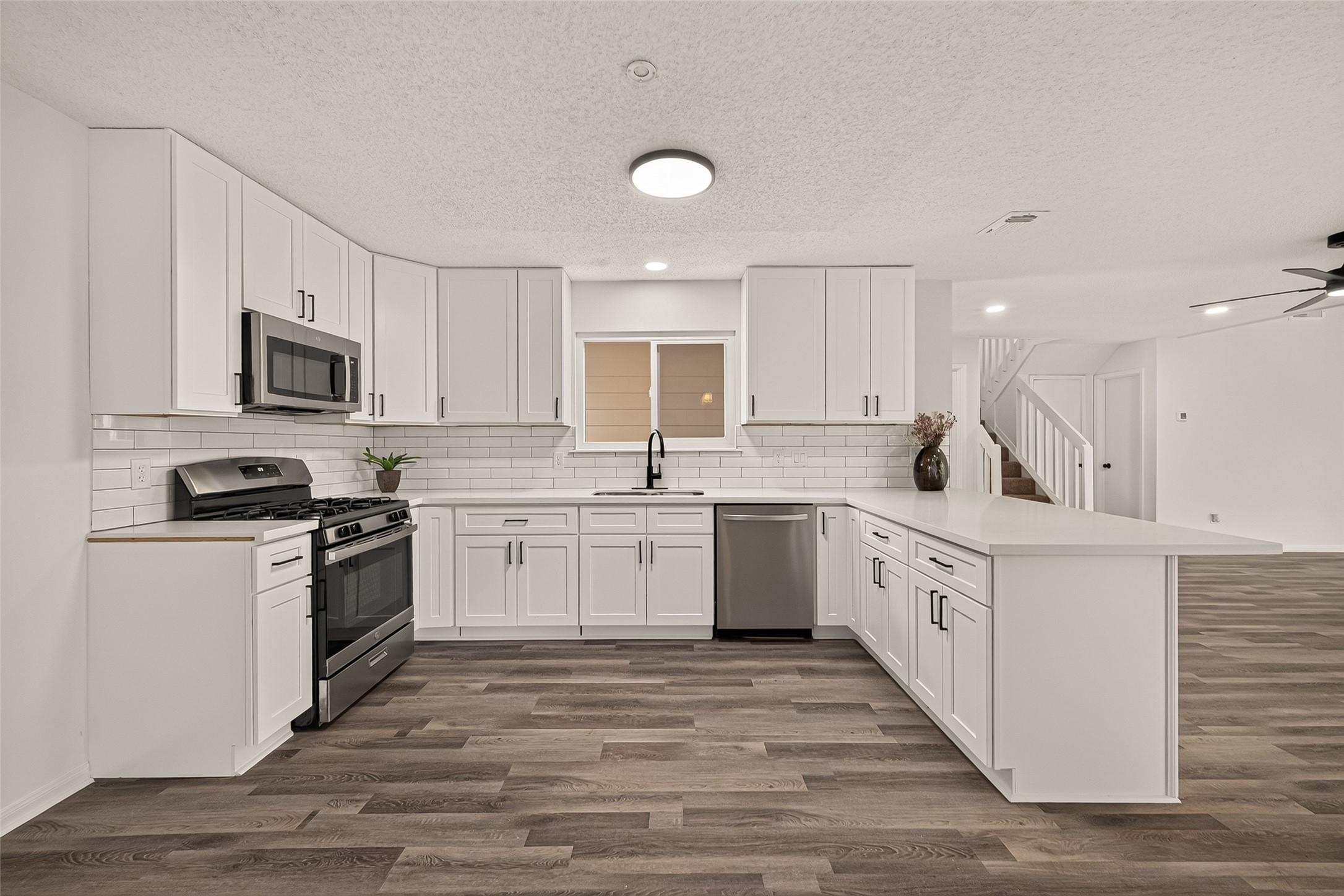 A closer look of the kitchen