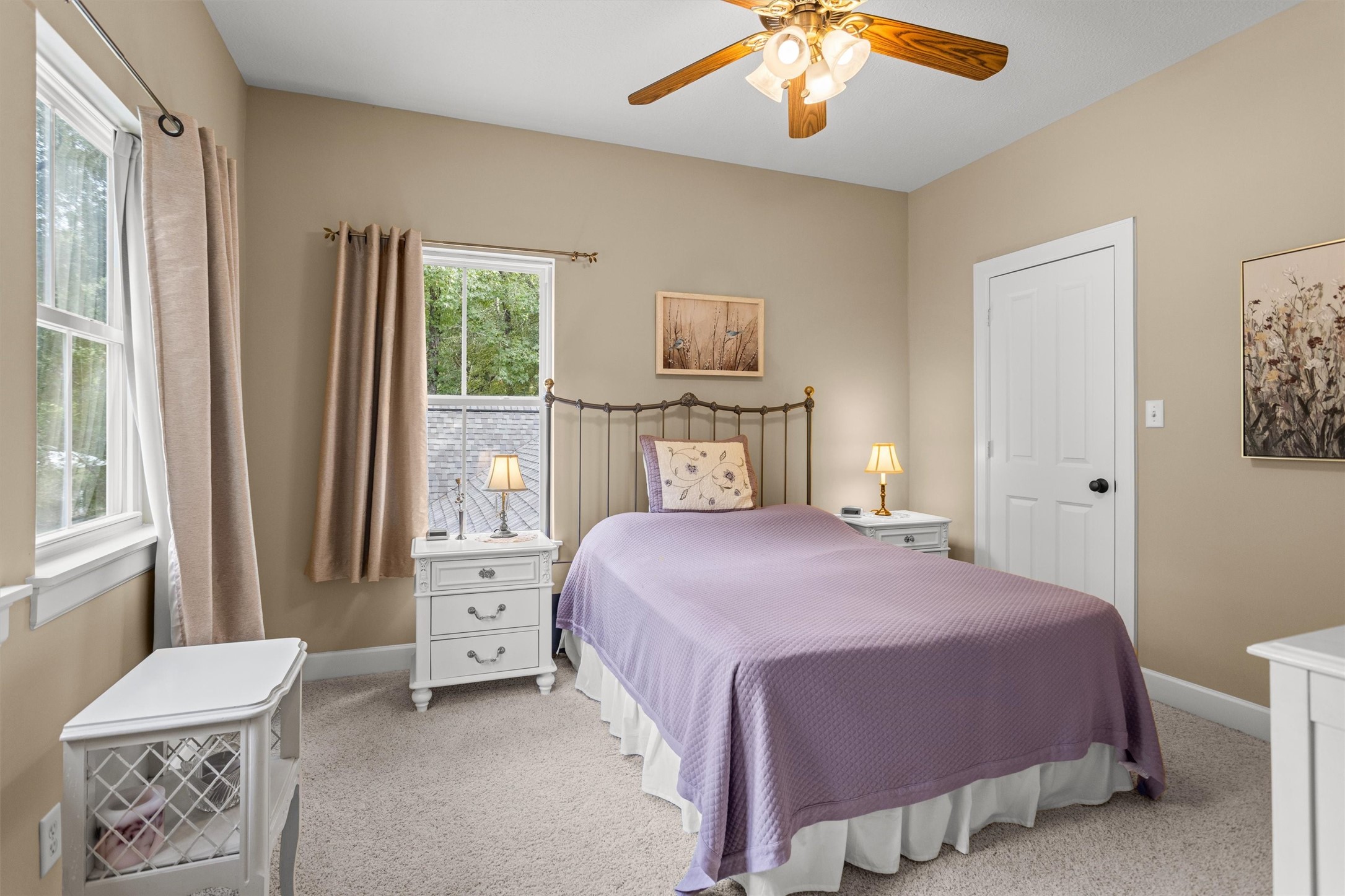 Comfortable secondary bedroom with a ceiling fan