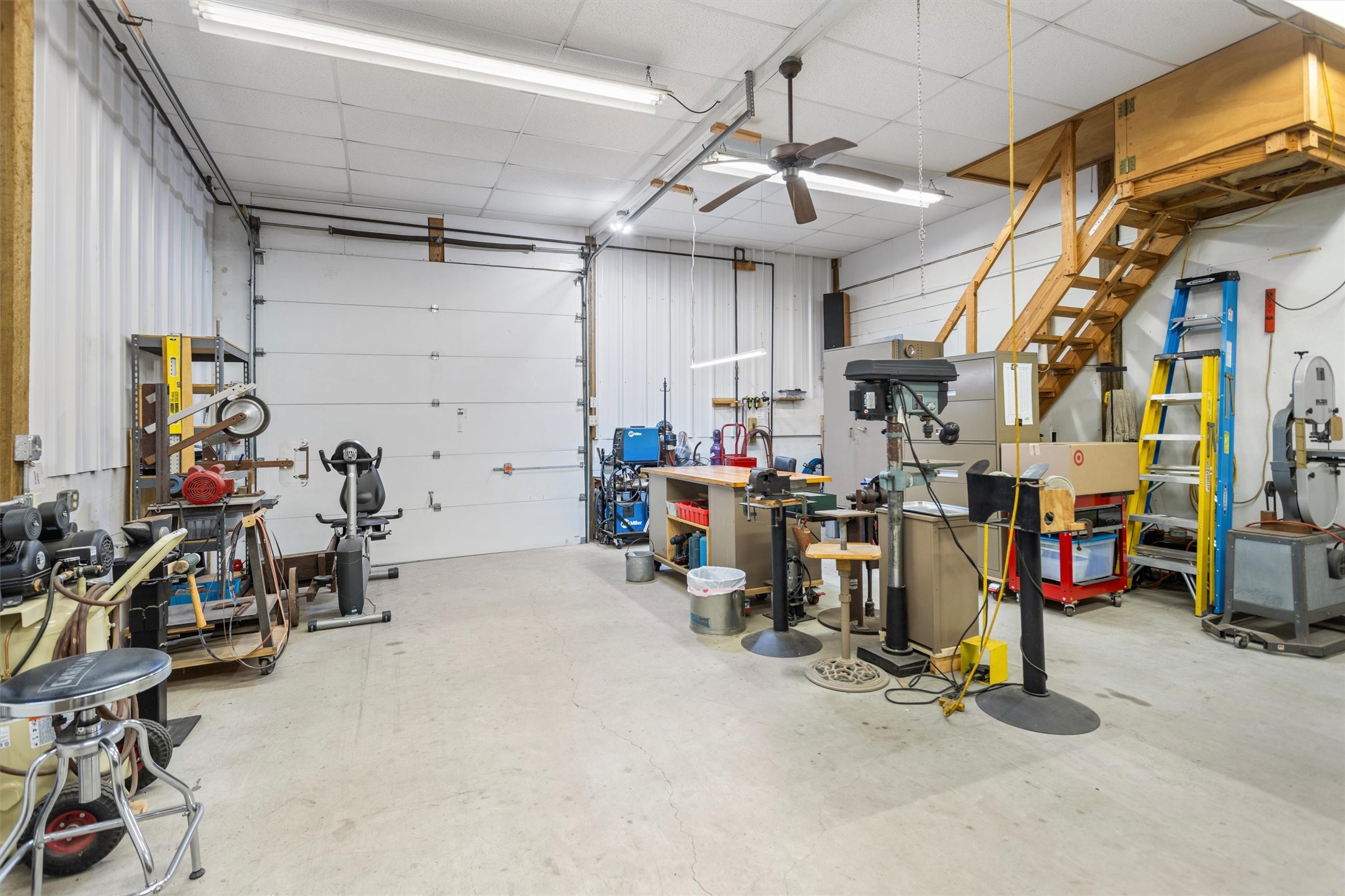 Oversized workshop with 2 roll-up doors.