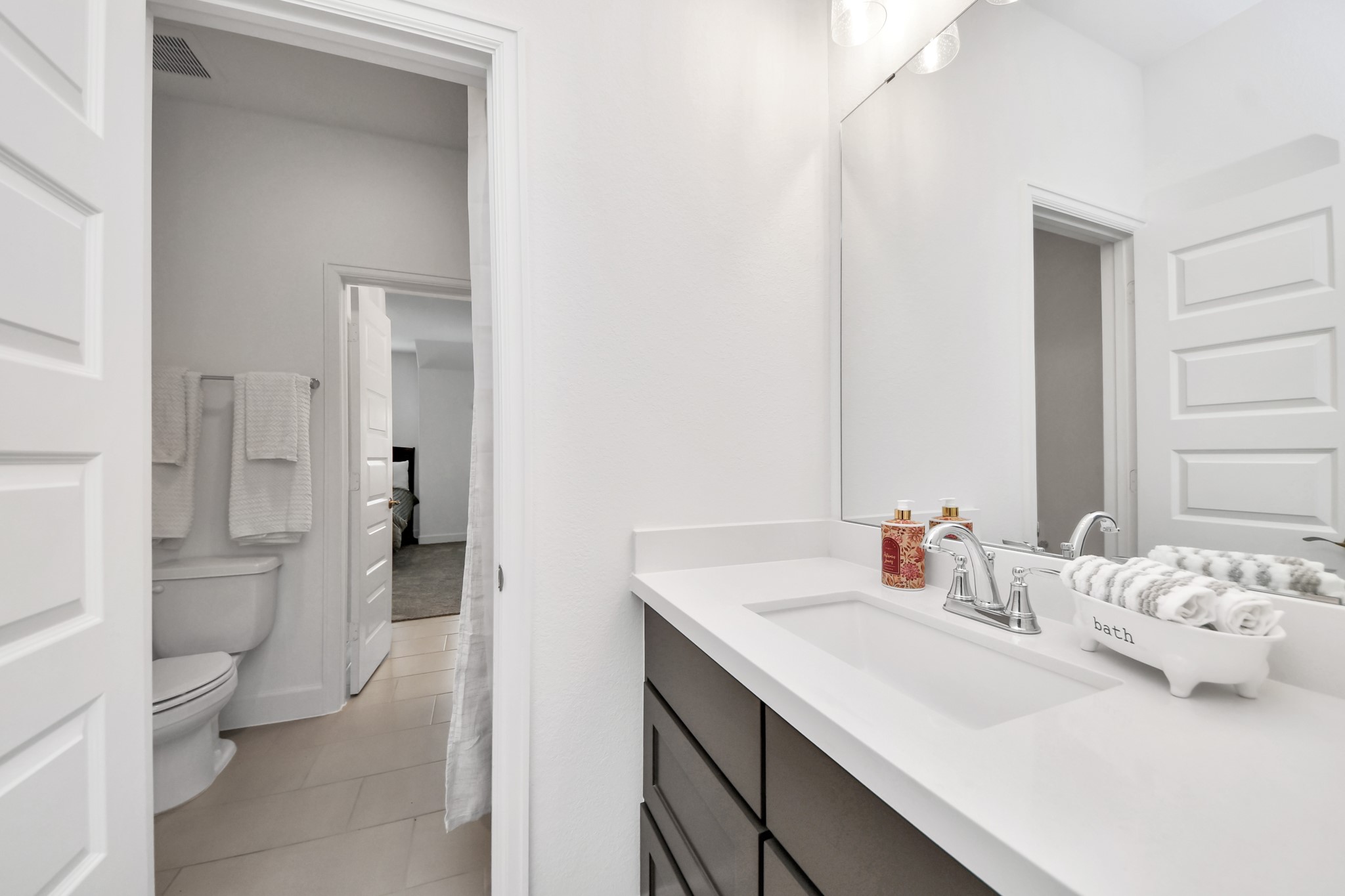 Jack in Jill Bathroom upstairs
