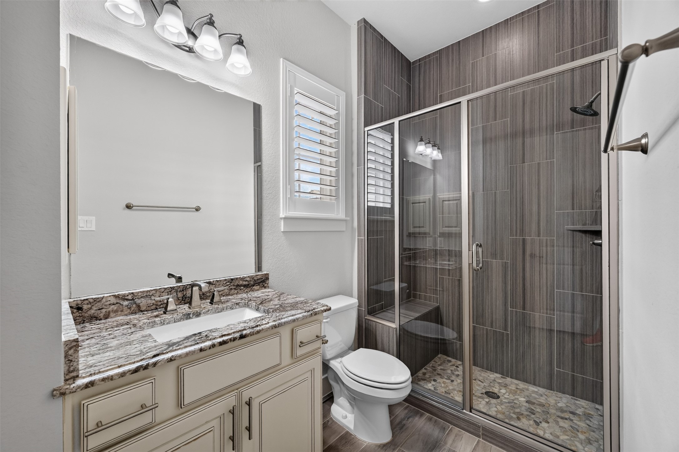 3rd floor en-suite bath