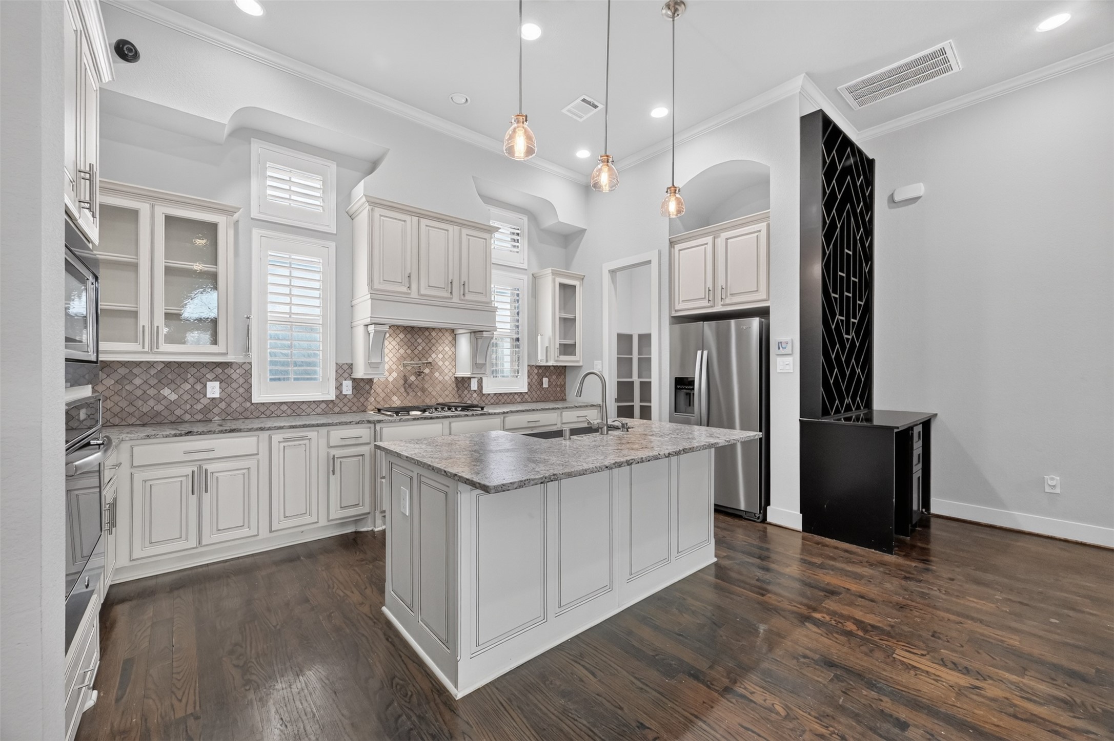 Soft close cabinetry, pot filler, gas cooktop , SS appliances and walk in pantry
