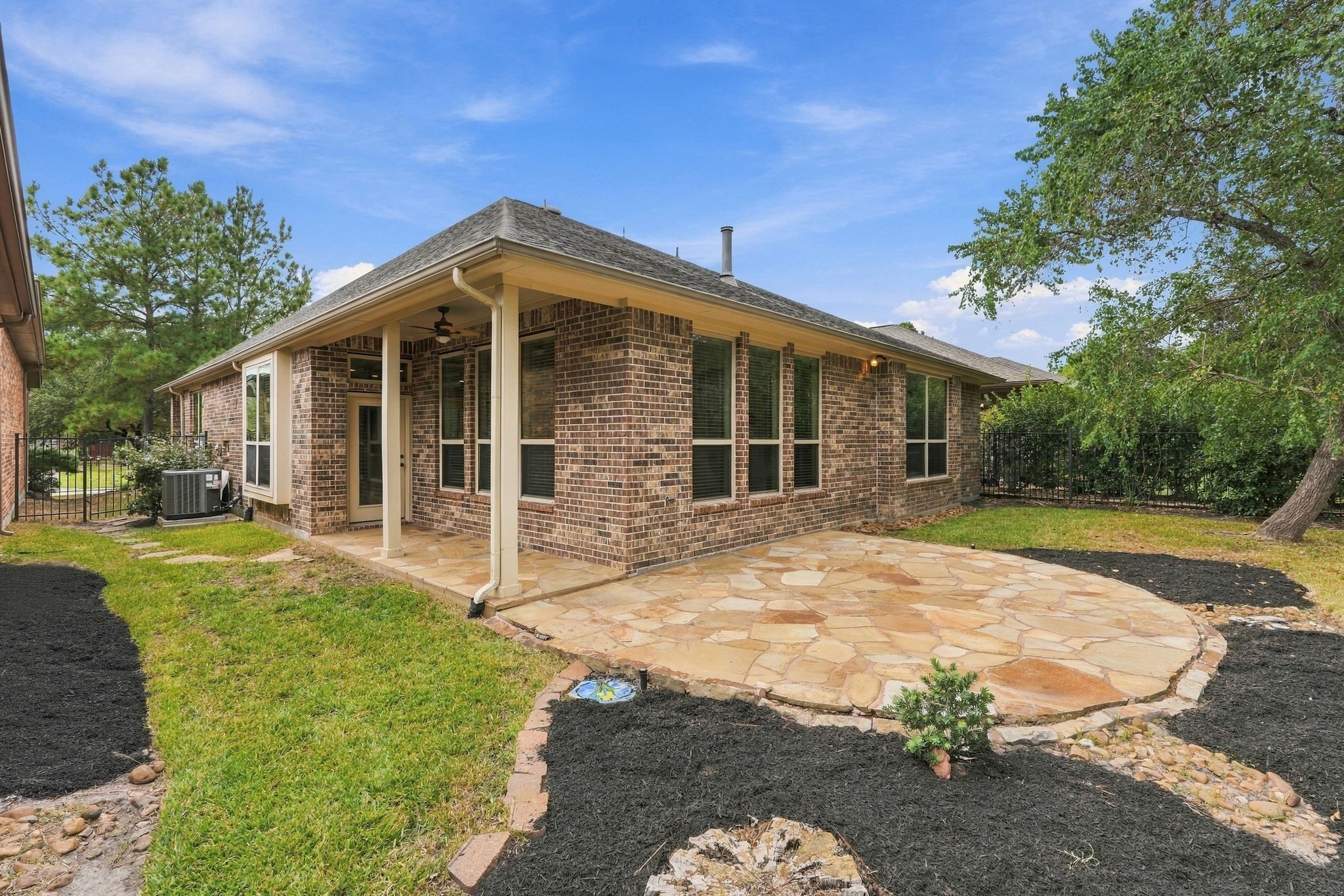 22 Jaspers Place, Spring, TX 77389