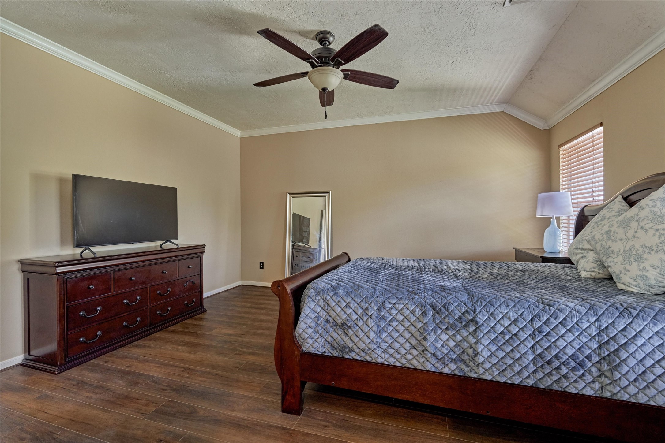 38 E Burberry Circle, The Woodlands, TX 77384
