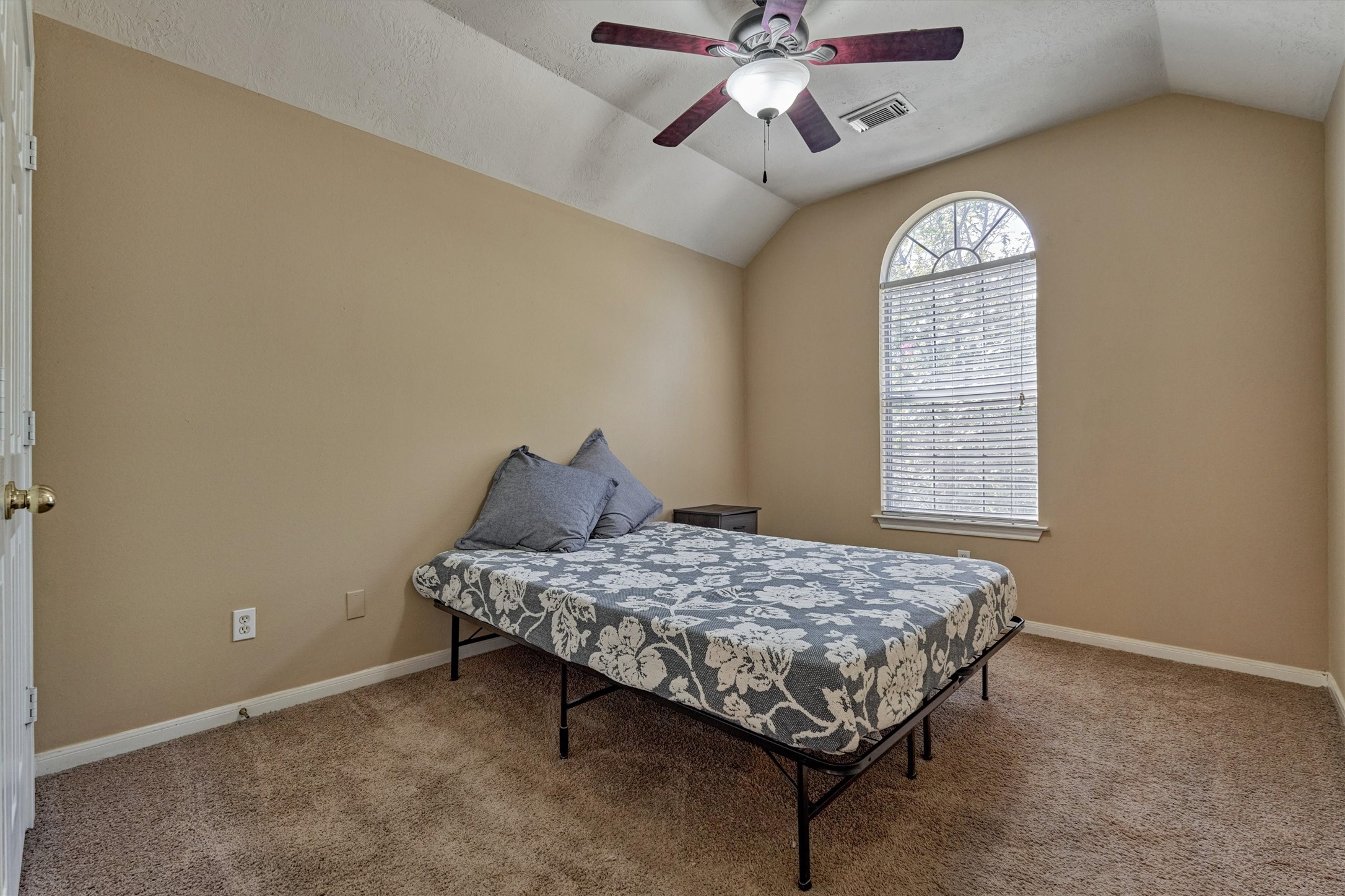 38 E Burberry Circle, The Woodlands, TX 77384