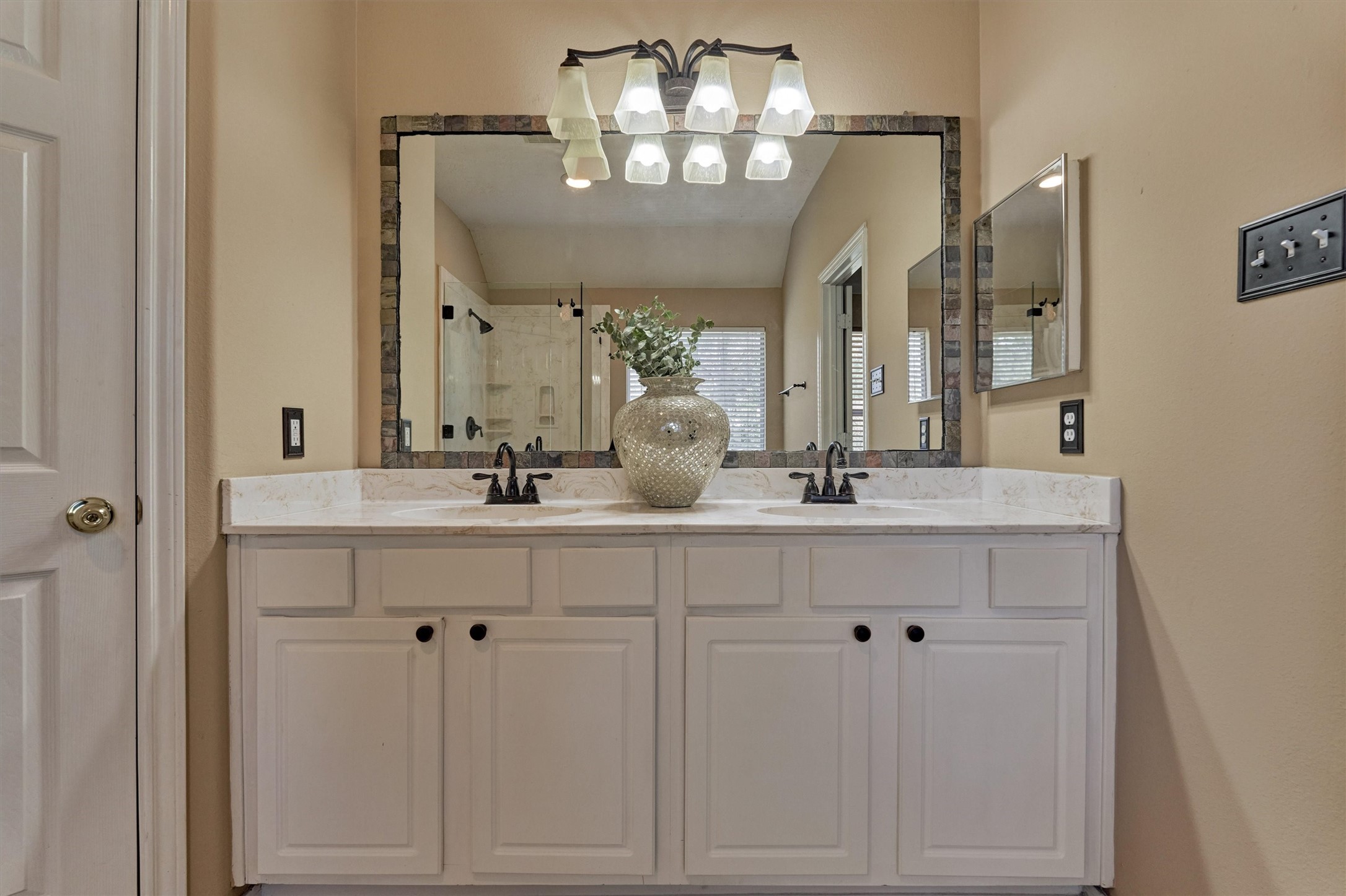 38 E Burberry Circle, The Woodlands, TX 77384