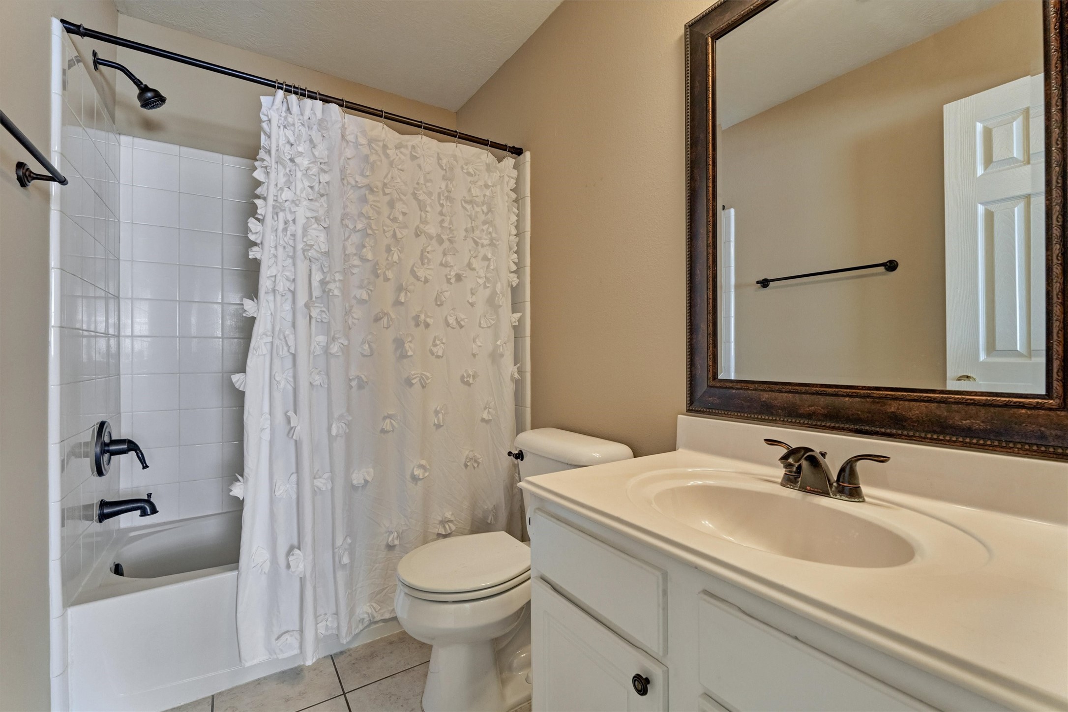 38 E Burberry Circle, The Woodlands, TX 77384