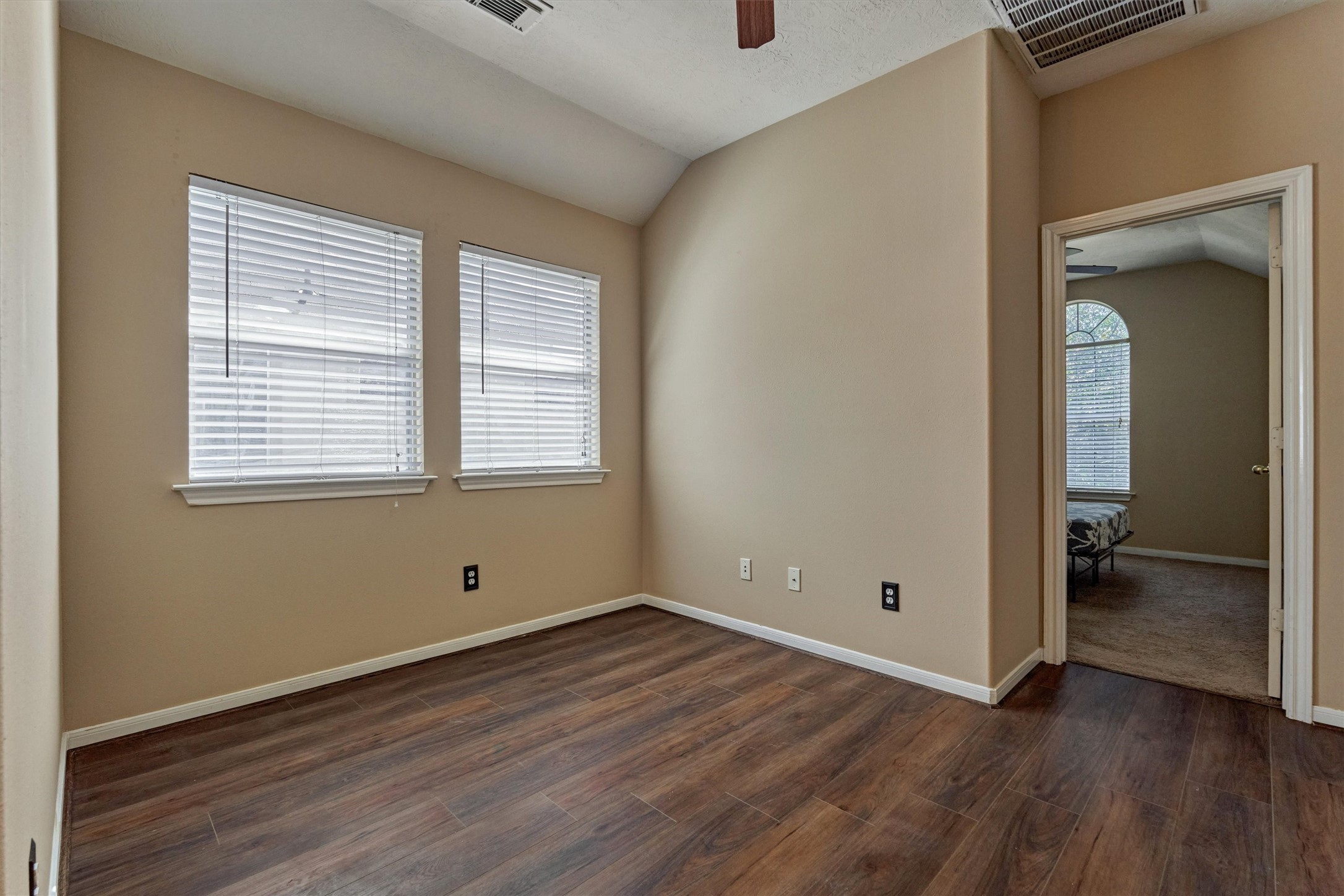 38 E Burberry Circle, The Woodlands, TX 77384