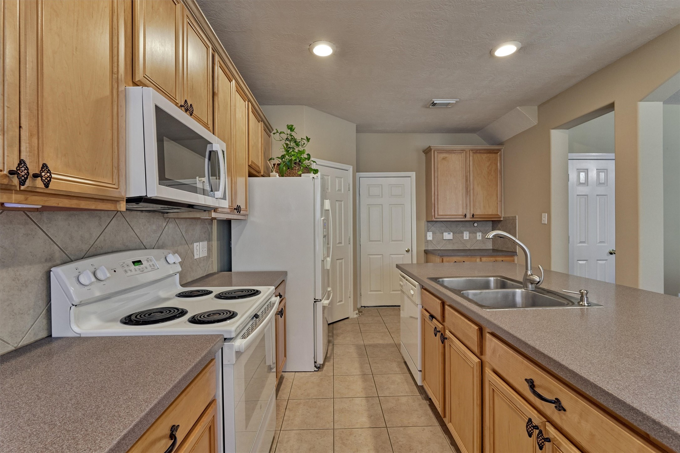 38 E Burberry Circle, The Woodlands, TX 77384