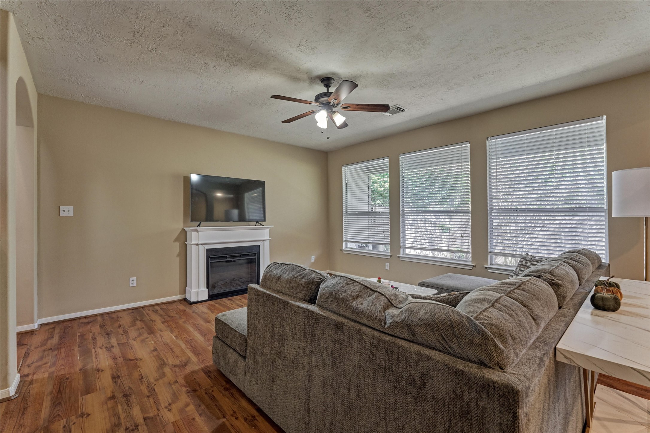 38 E Burberry Circle, The Woodlands, TX 77384