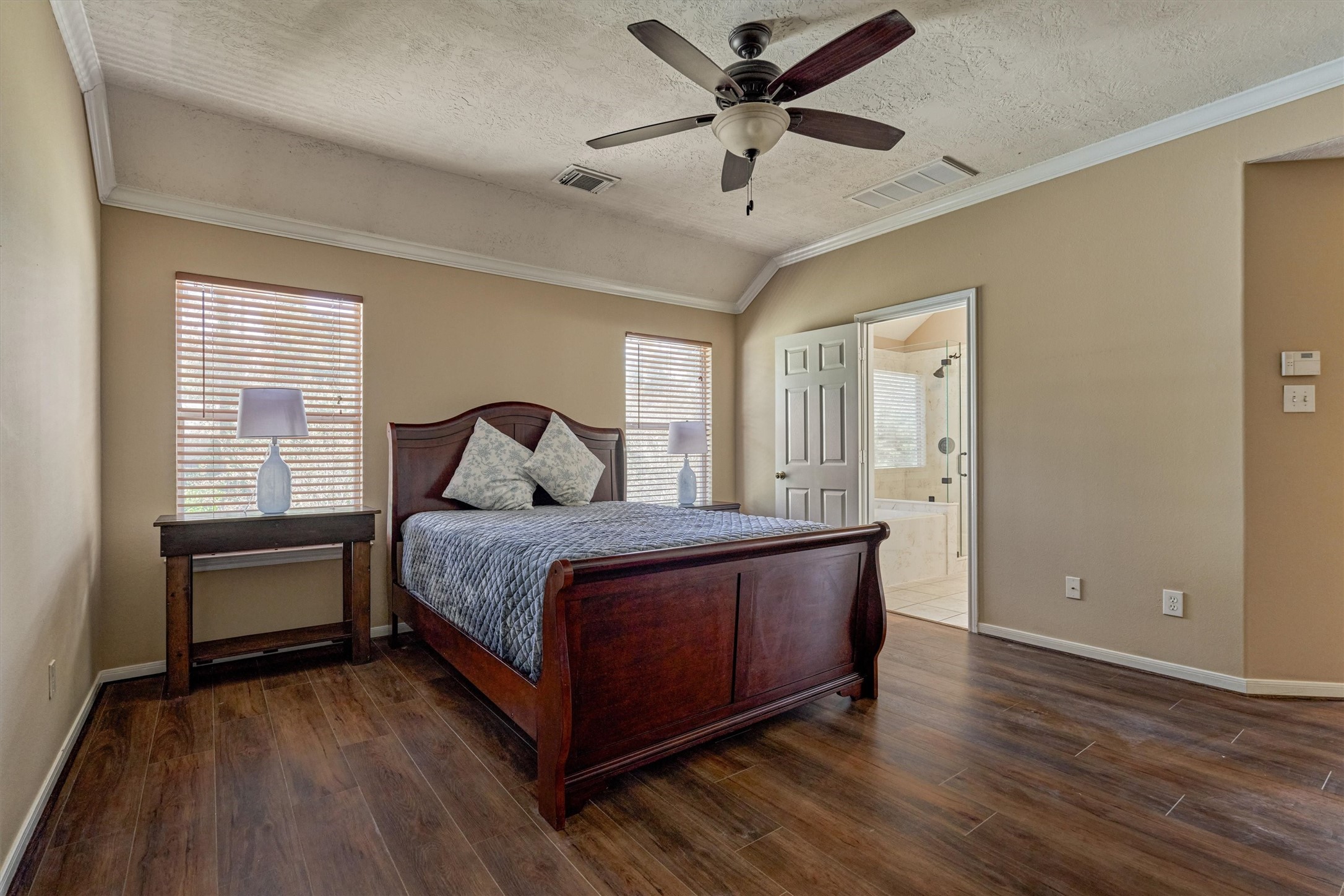 38 E Burberry Circle, The Woodlands, TX 77384