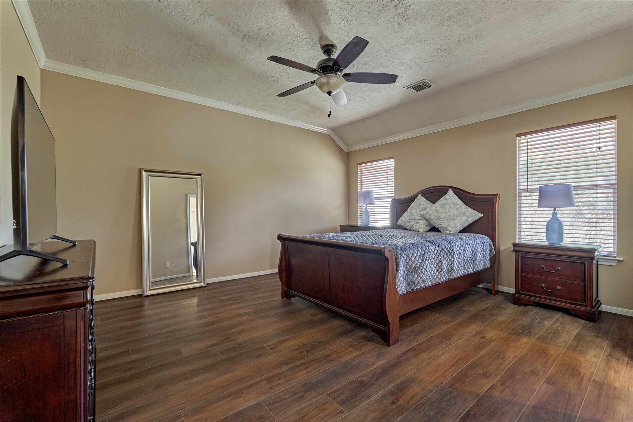 38 E Burberry Circle, The Woodlands, TX 77384
