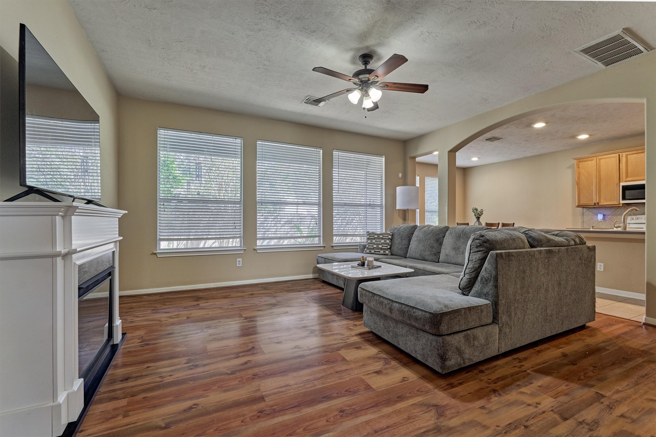 38 E Burberry Circle, The Woodlands, TX 77384