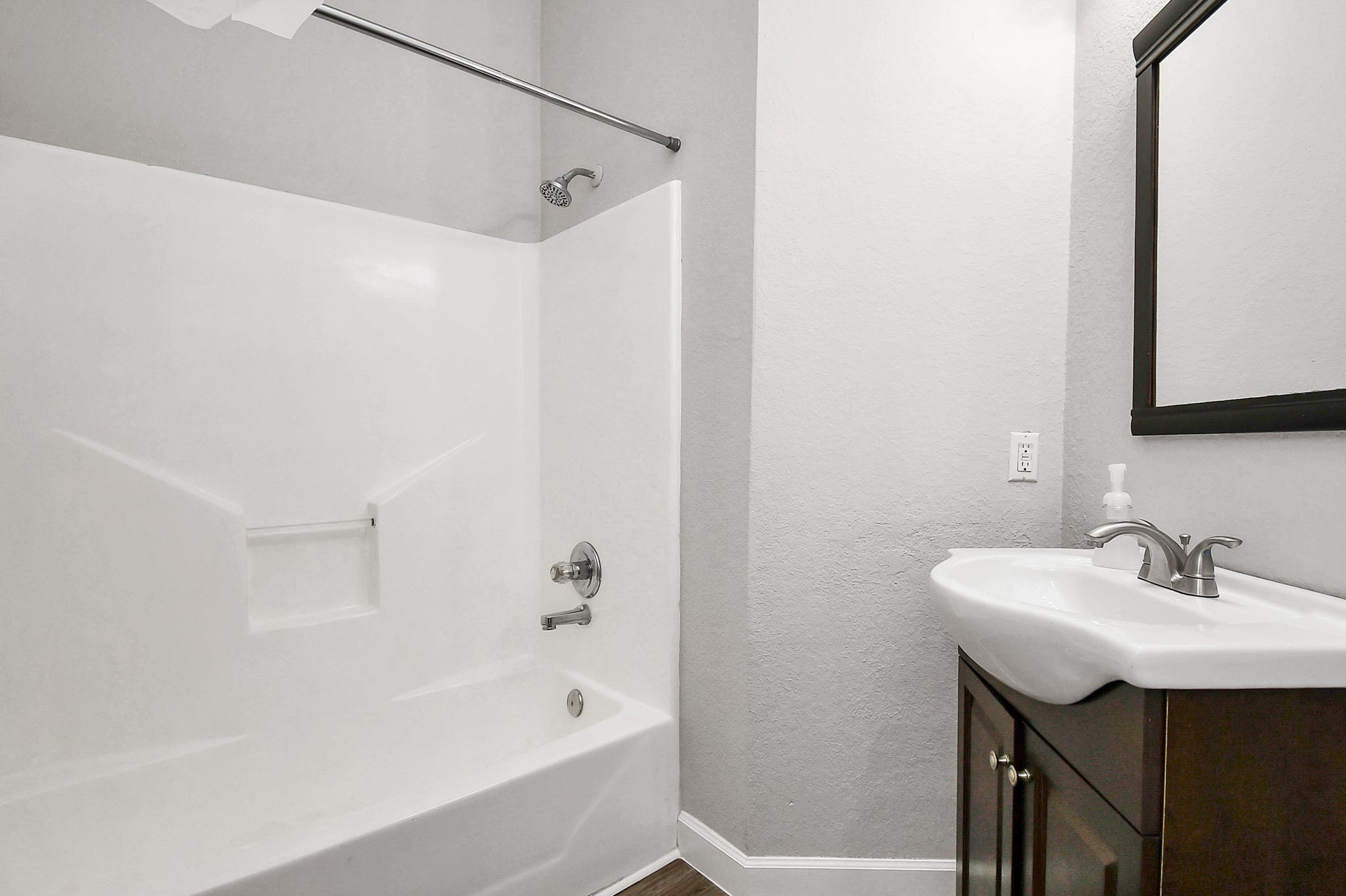 5102 Chase Park Court, Bacliff, TX 77518