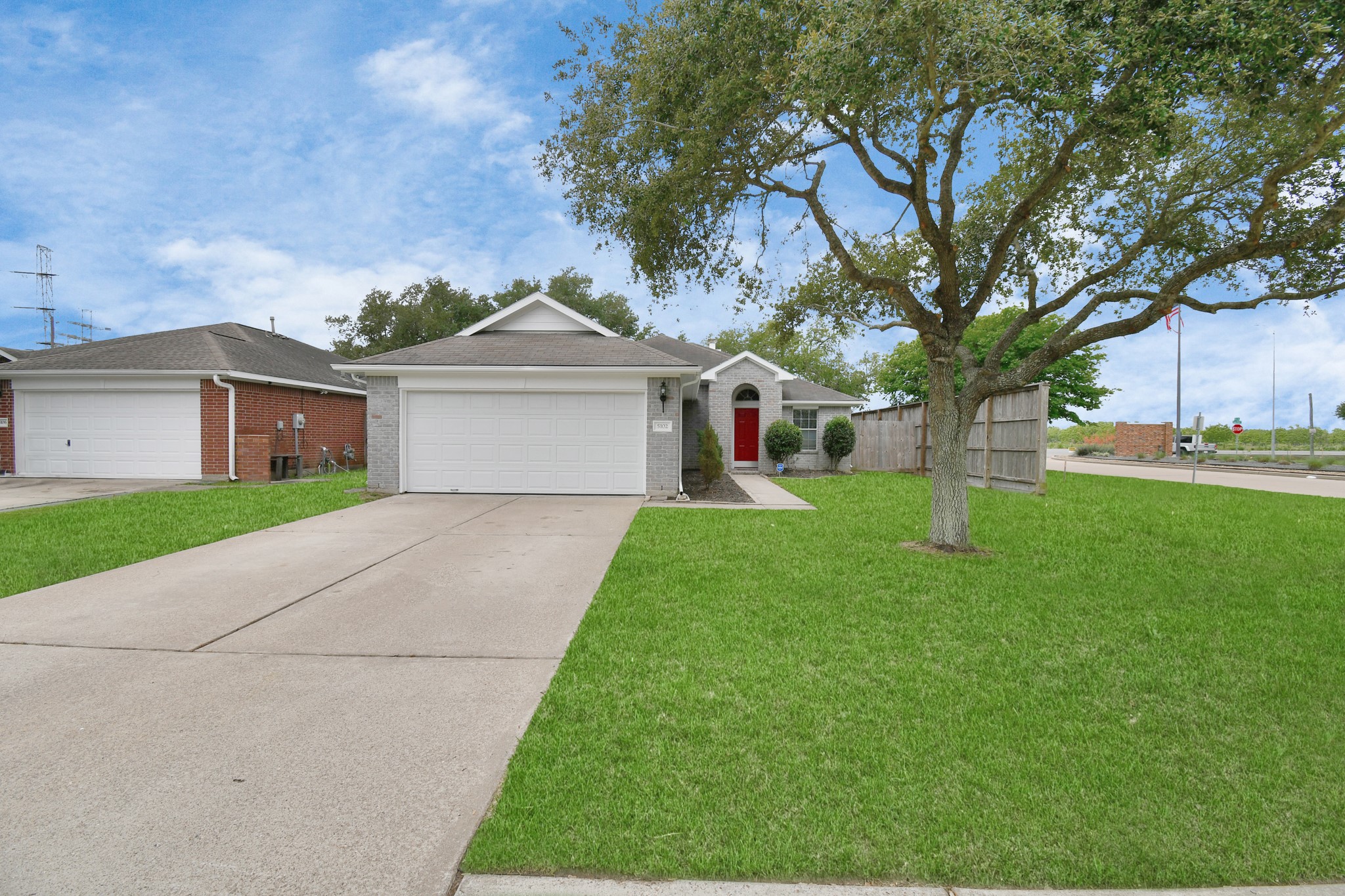 5102 Chase Park Court, Bacliff, TX 77518