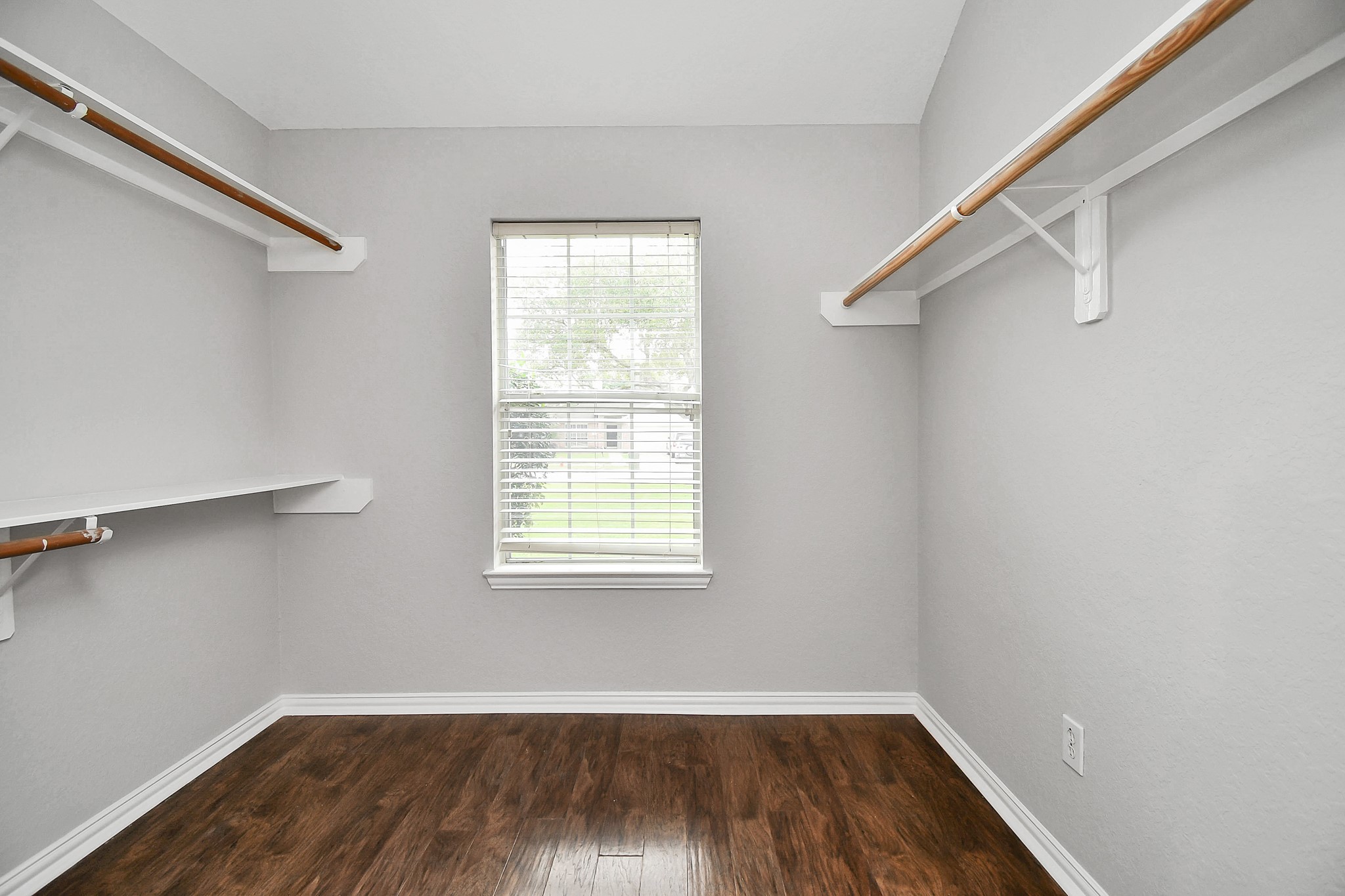 5102 Chase Park Court, Bacliff, TX 77518