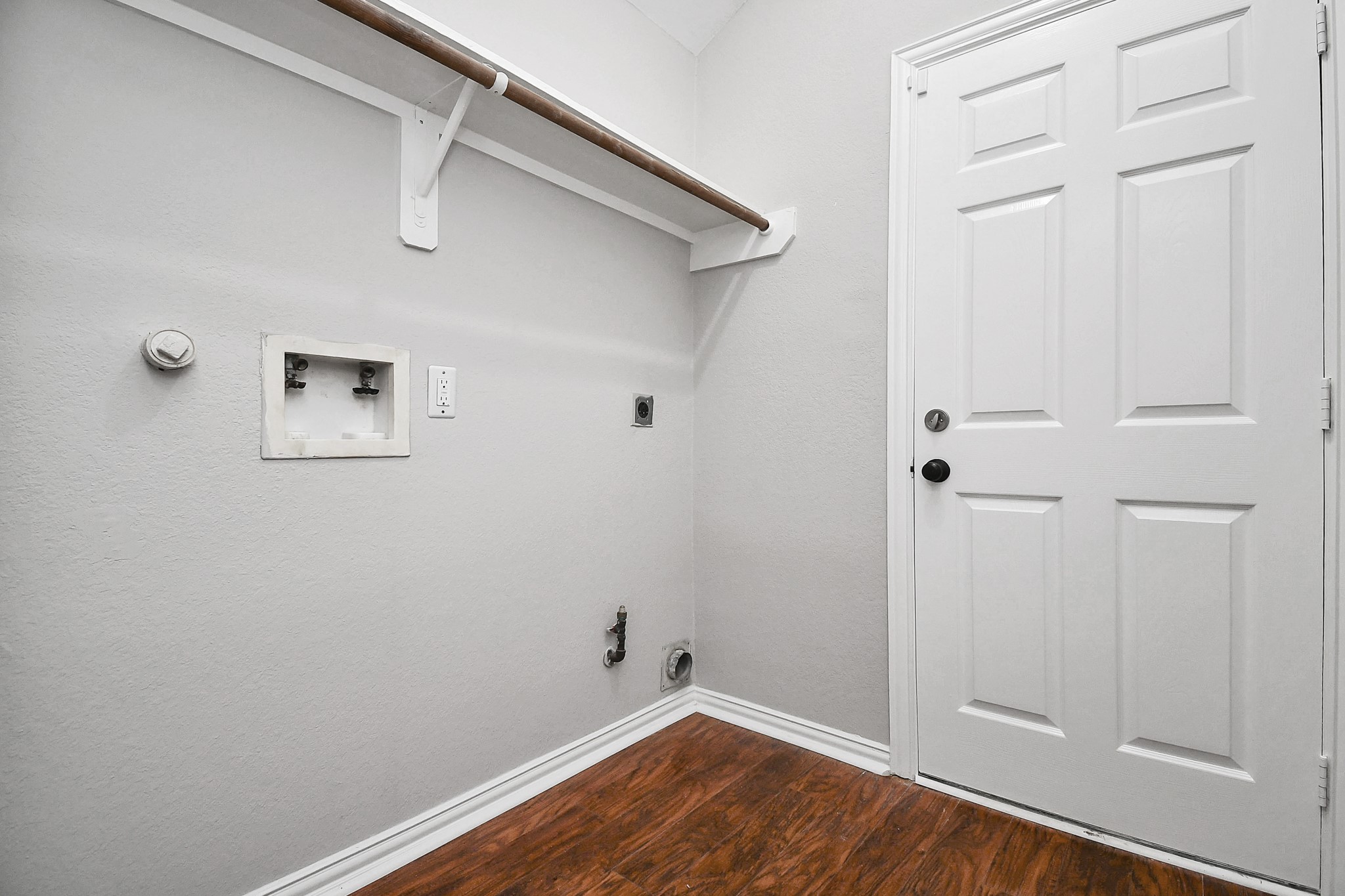 5102 Chase Park Court, Bacliff, TX 77518