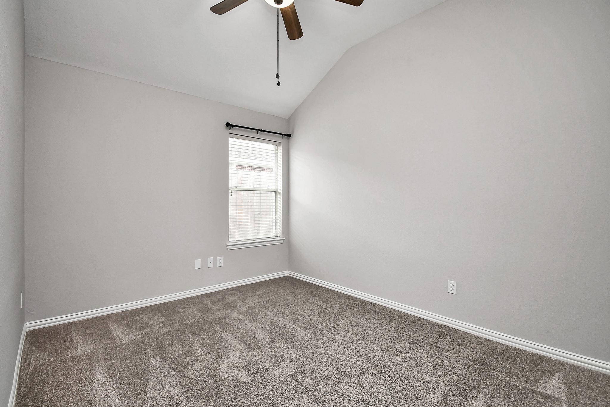 5102 Chase Park Court, Bacliff, TX 77518